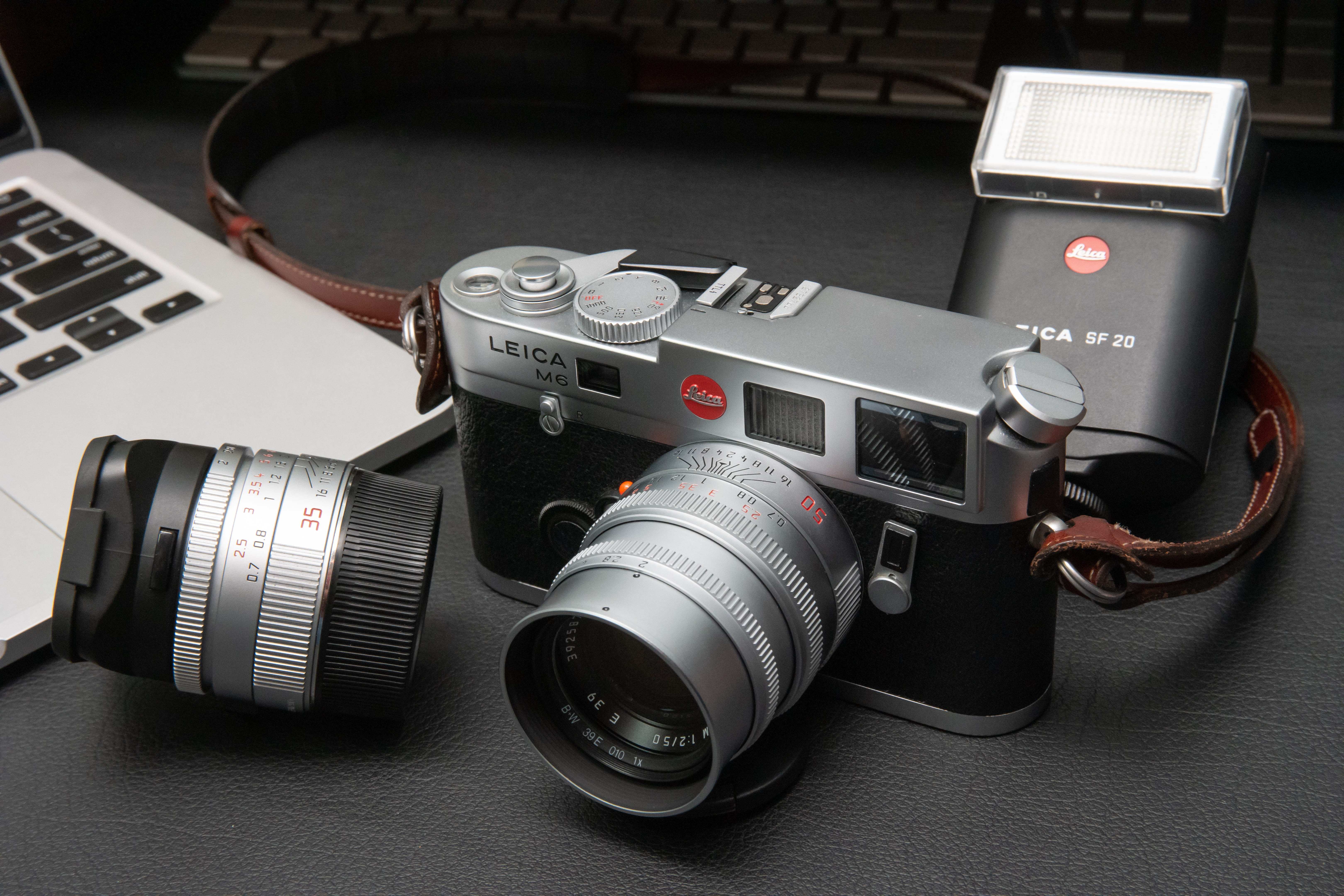 optical, still life, summicron35mm, leica, shutter, lens - optical instrument, skin, black color, modern, aperture, focus on foreground, equipment, indoors, HD Wallpaper