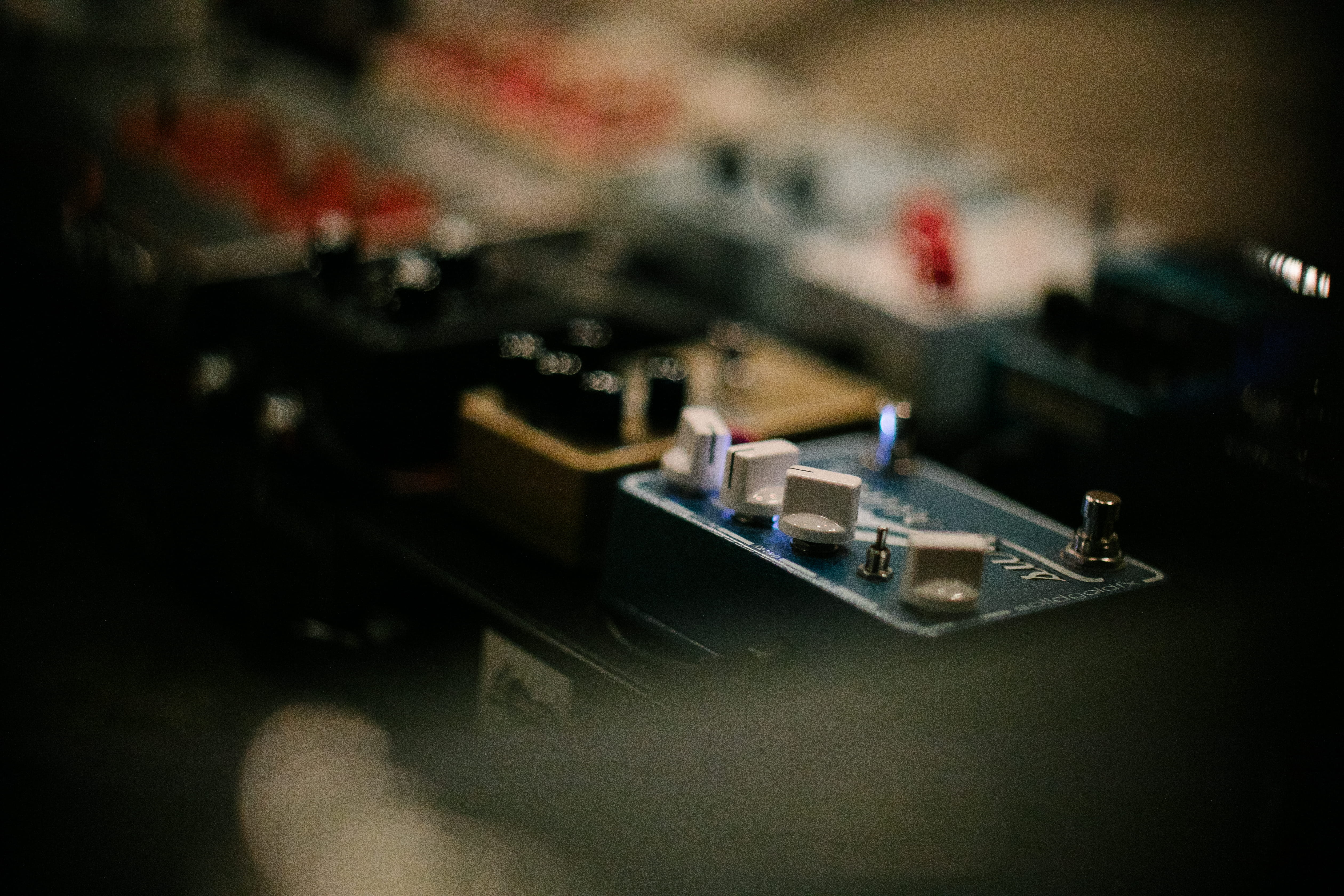 single object, vintage, still life, close-up, electric guitar, technology, science, united states, solo, indoors, no people, connection, musical instrument, HD Wallpaper
