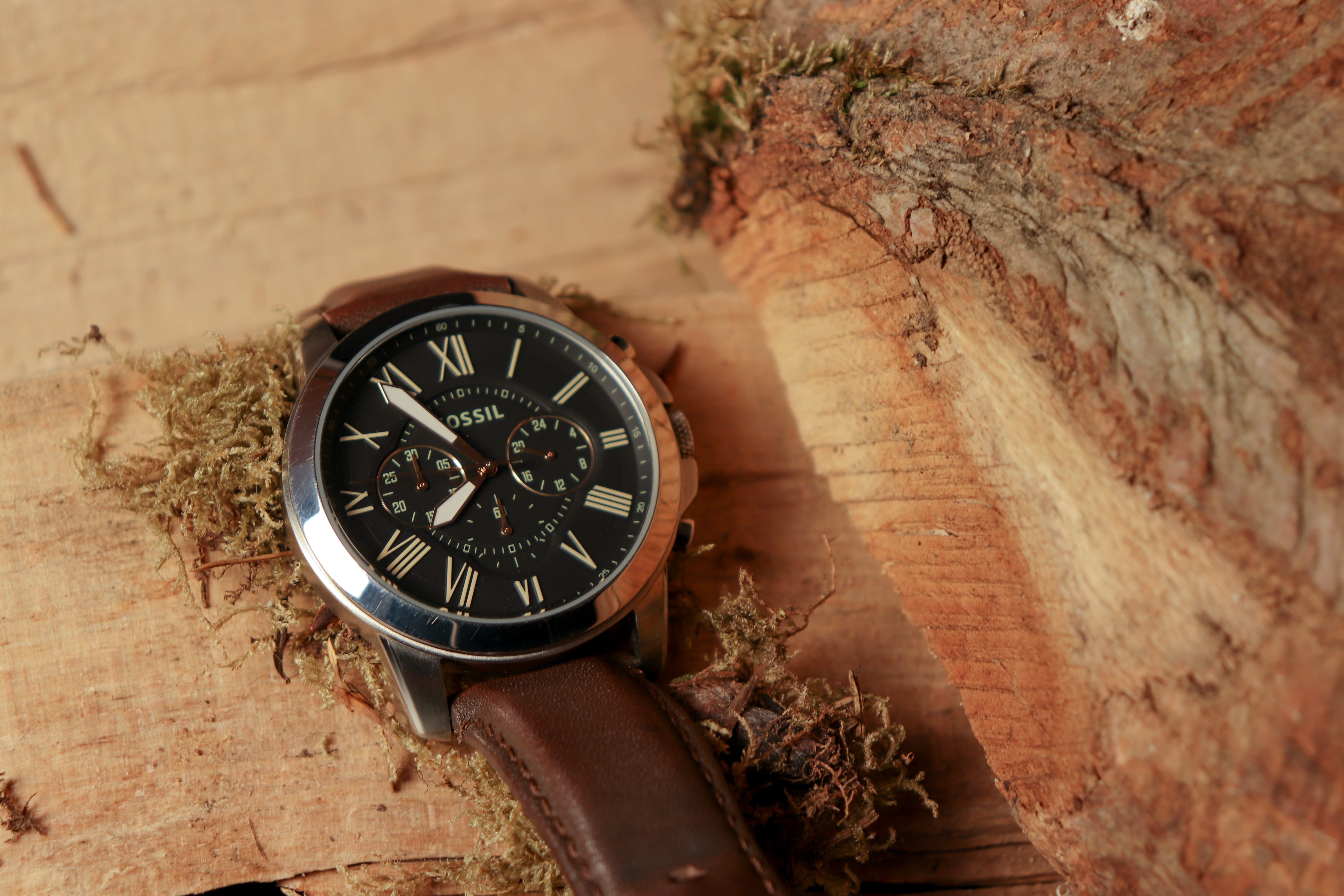time, fashion, wall, metal, watches, watch, jewellery, day, close-up, accuracy, selective focus, direction, 5K, high angle view, leather, navigational compass, HD Wallpaper