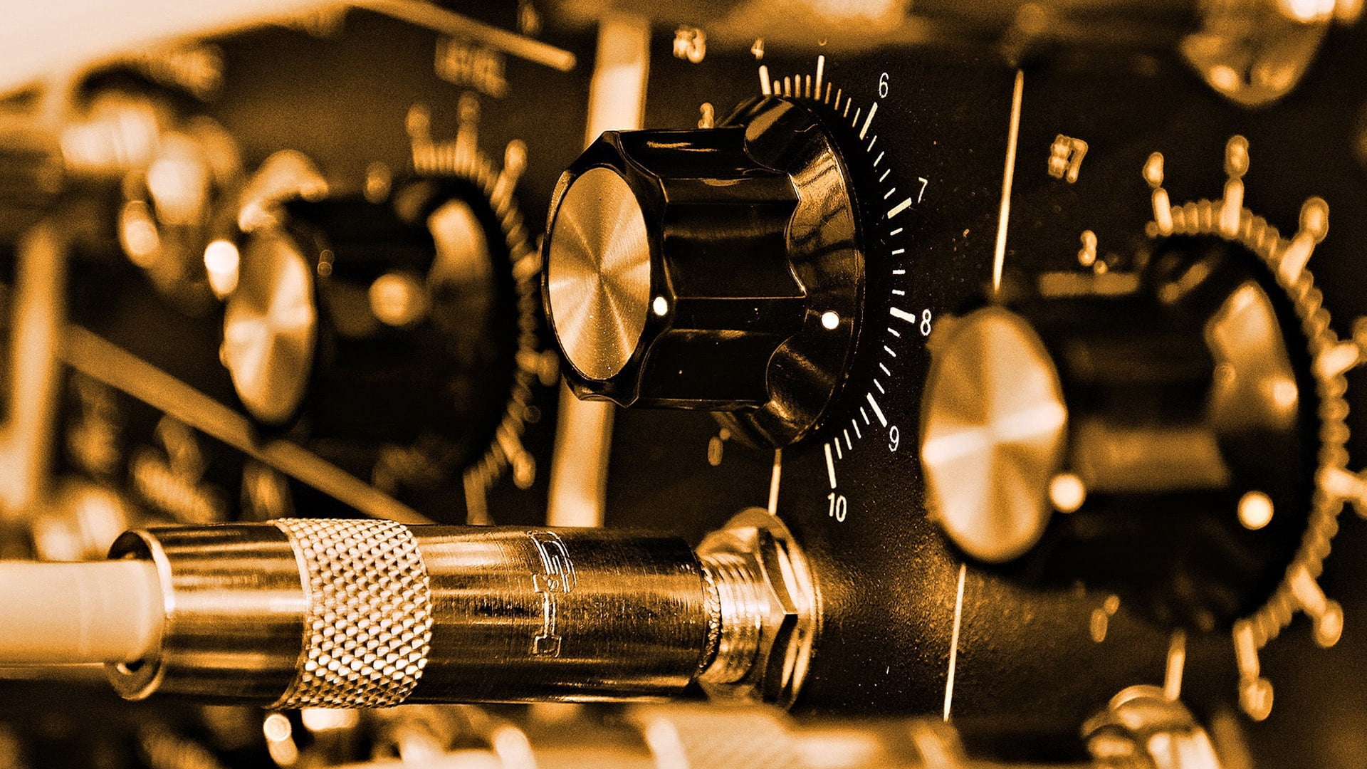 selective focus, still life, obsolete, old-fashioned, equipment, machinery, old, single Object, music, antique, nostalgia, jack, arts culture and entertainment, HD Wallpaper