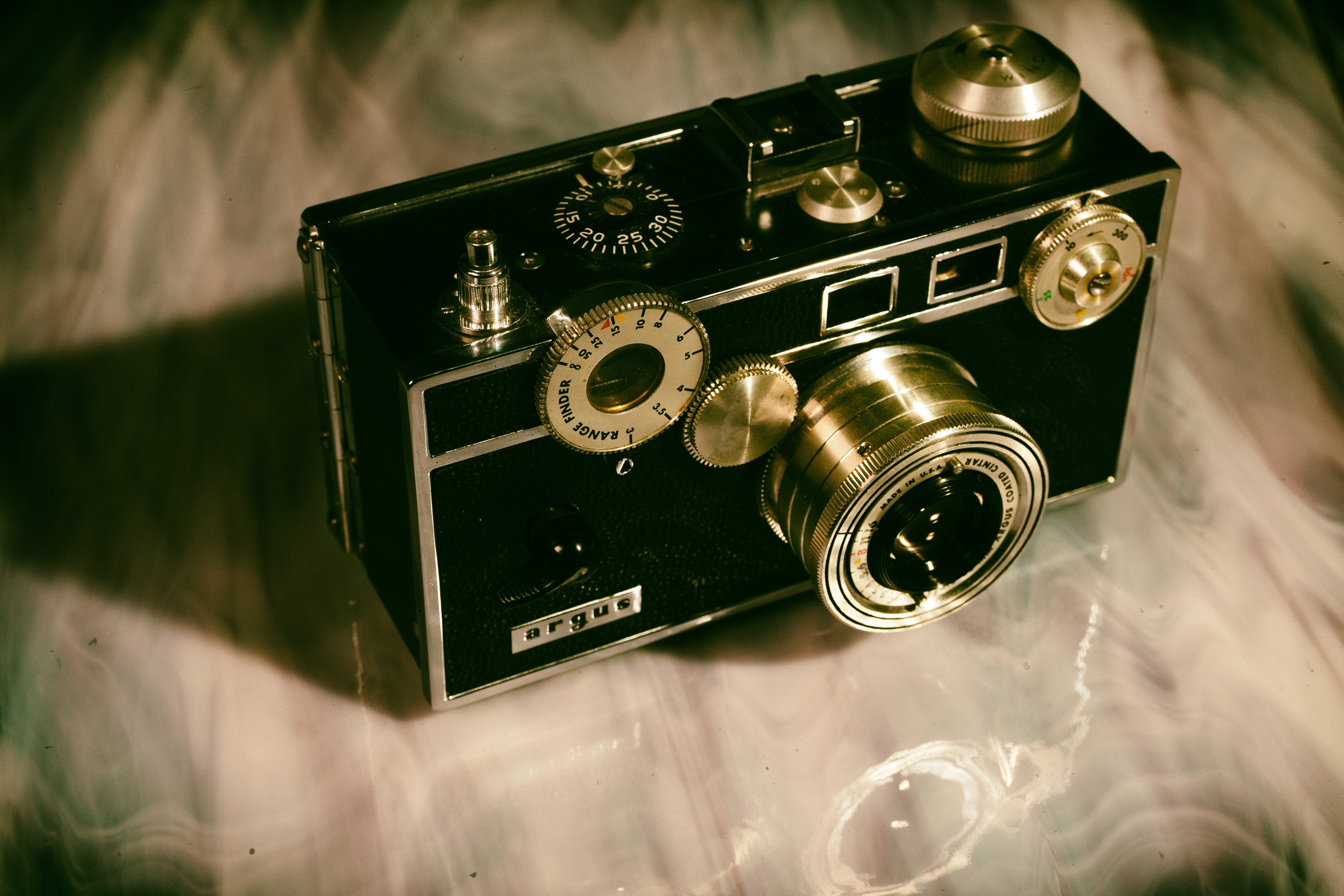 retro styled, vintage, argus, marble, indoors, photography, camera - photographic equipment, photography themes, text, old, metal, reflection, digital camera, HD Wallpaper