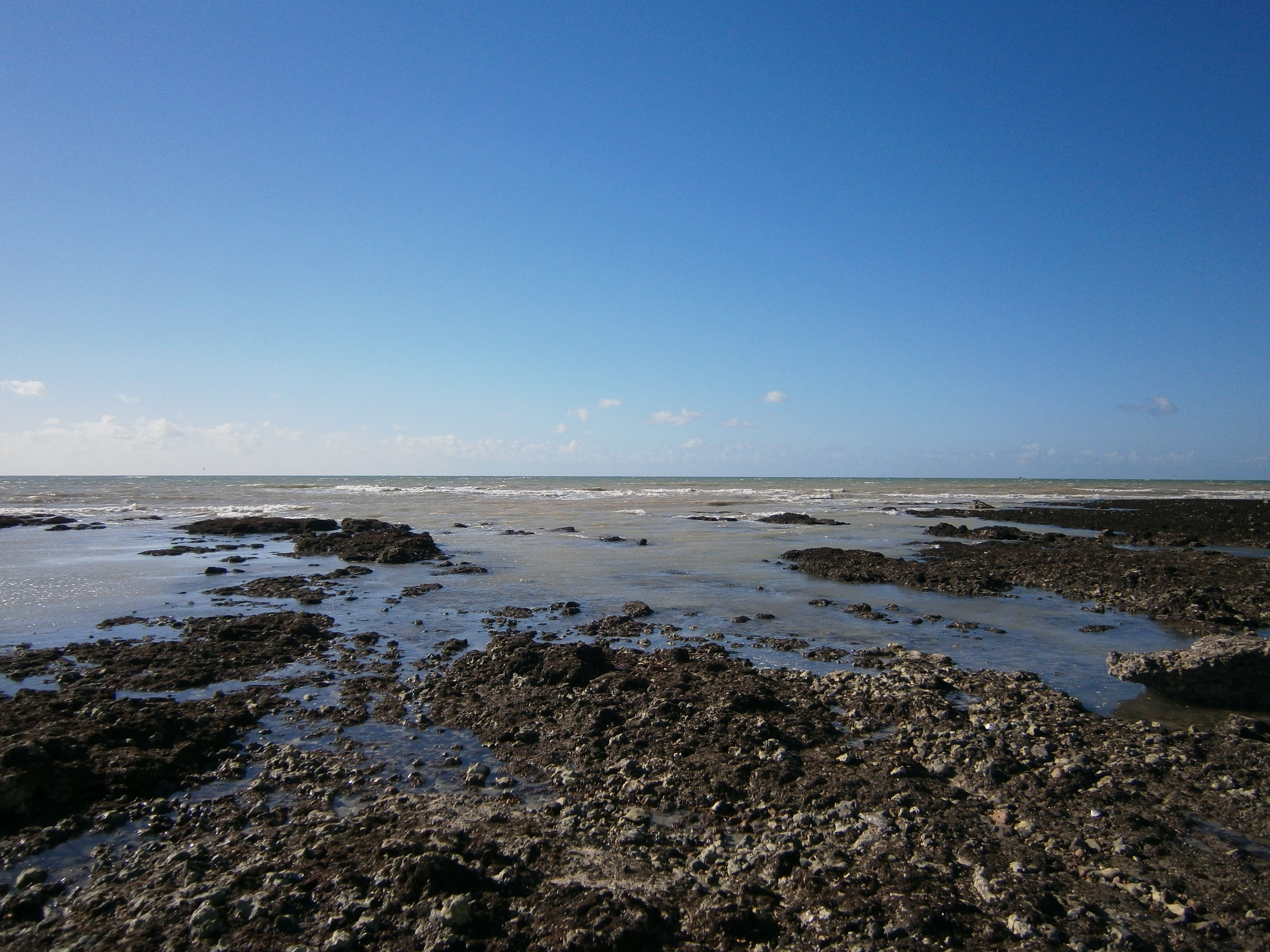 romance, land, blue, vision, outdoors, united kingdom, wave, beauty in nature, beauty, view, tranquility, mud, pollution, distant, sky, coast, wide, beach, HD Wallpaper