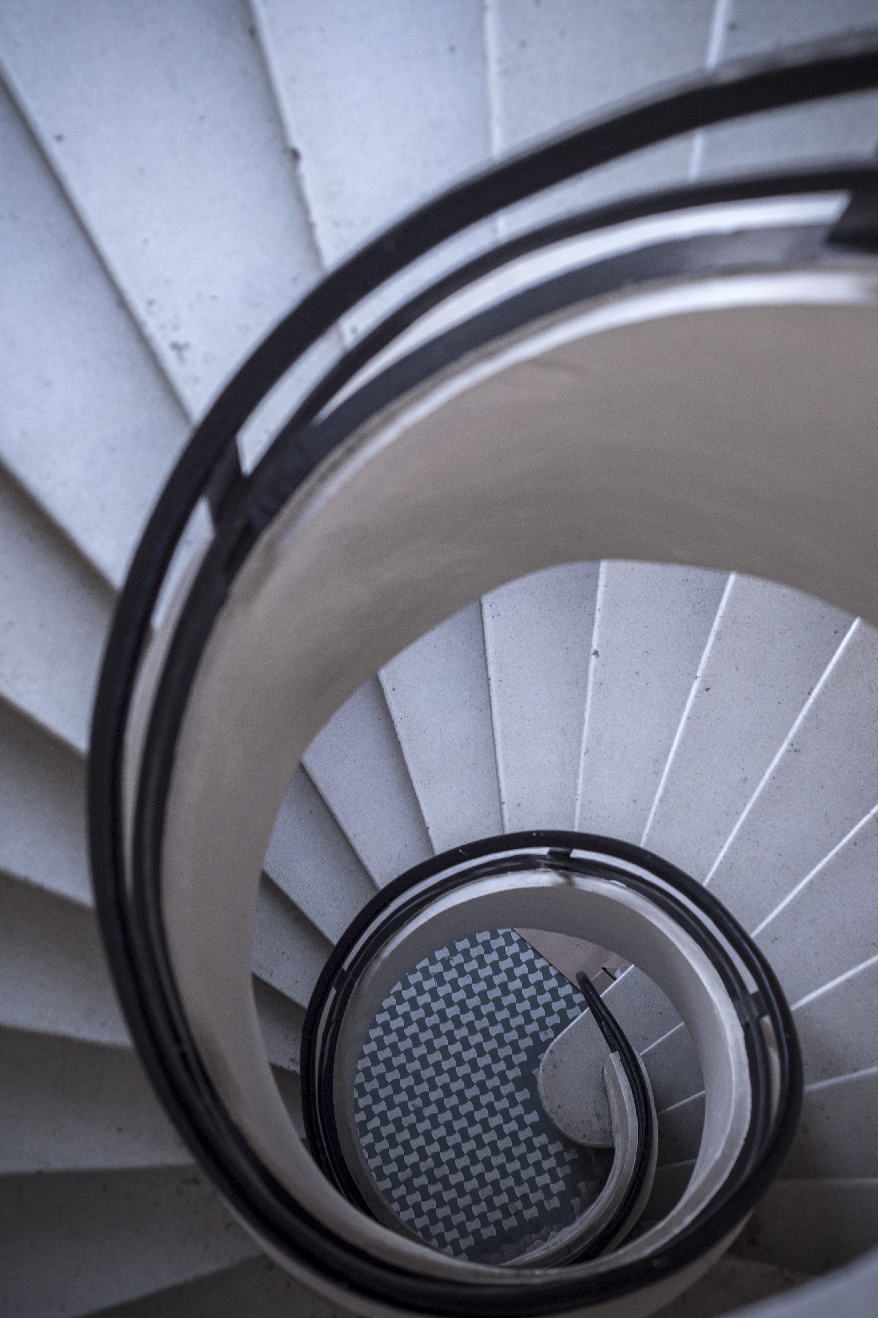 close-up, no people, steps and staircases, technology, architecture, built structure, white, day, spiral staircase, curve, high angle view, house, shape, Phone HD Wallpaper