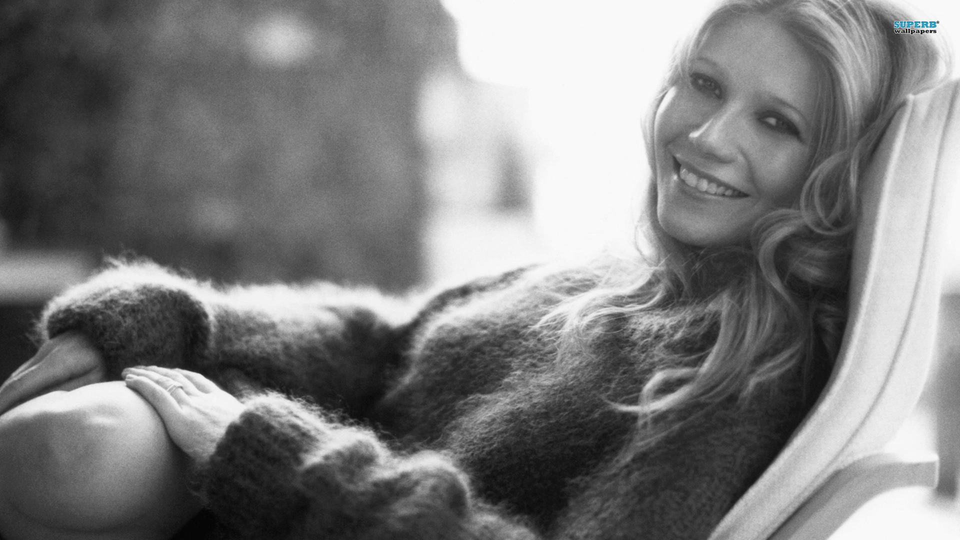 gwyneth, s, women, hollywood, celebrities, celebrity, pullover, 1080P, sweater, fur, sleep, black, paltrow, gwyneth paltrow, HD Wallpaper