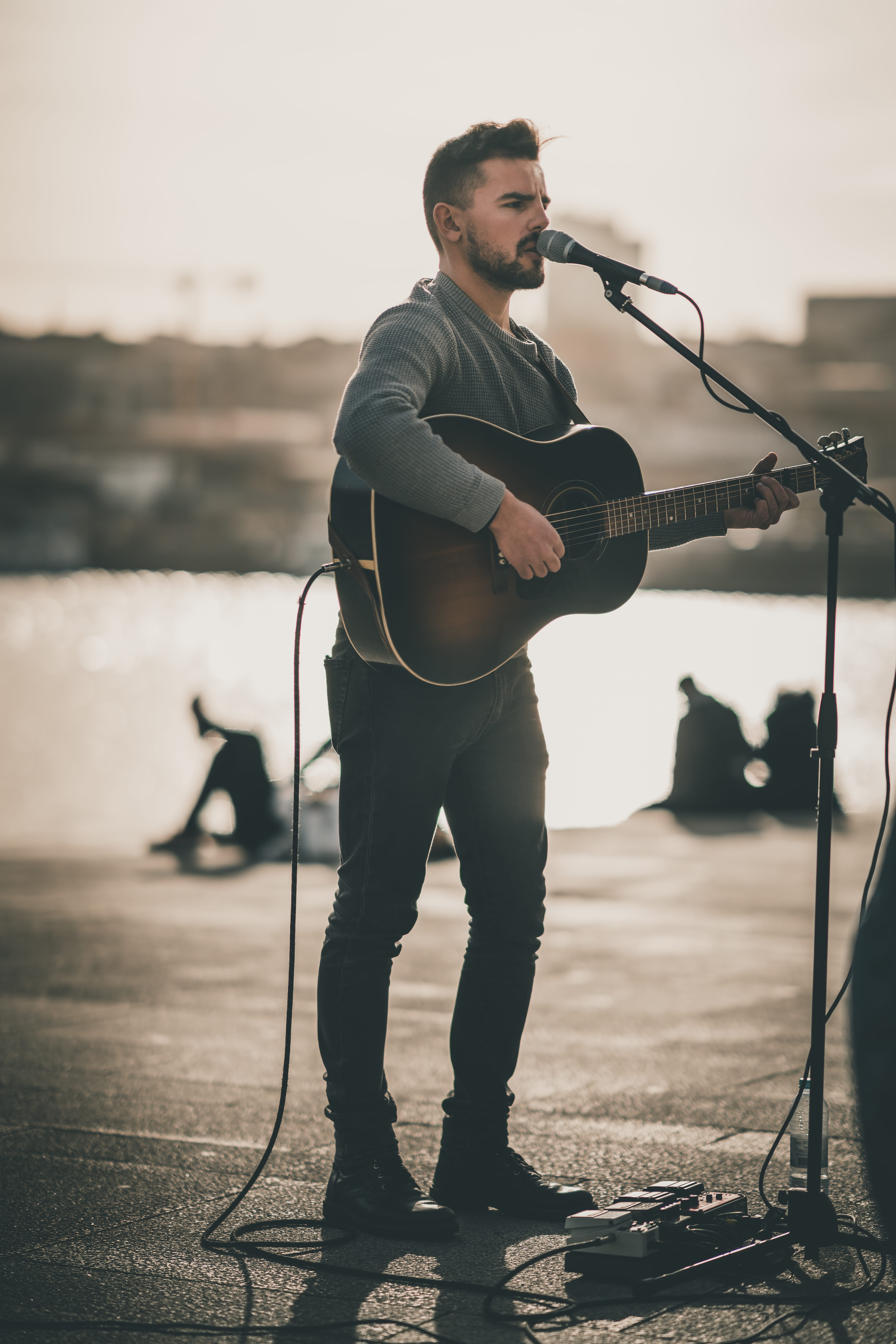 string instrument, young men, strap, musician, one person, concert, music, microphone stand, standing, real people, photo, singing, electrical device, performer, Phone HD Wallpaper