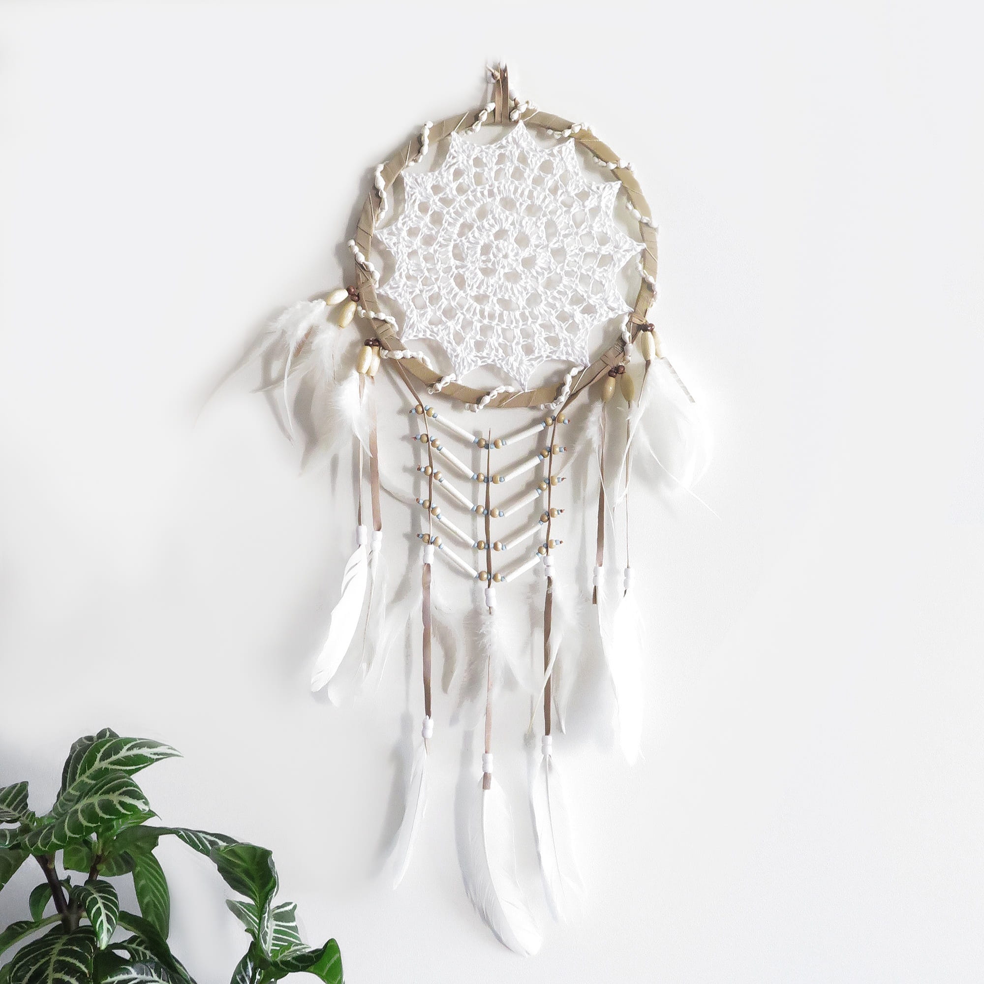 indoors, wealth, luxury, hanging, metal, close-up, white background, craft, ornate, decoration, jewelry, dream catcher, antique, silver colored, celebration, Phone HD Wallpaper