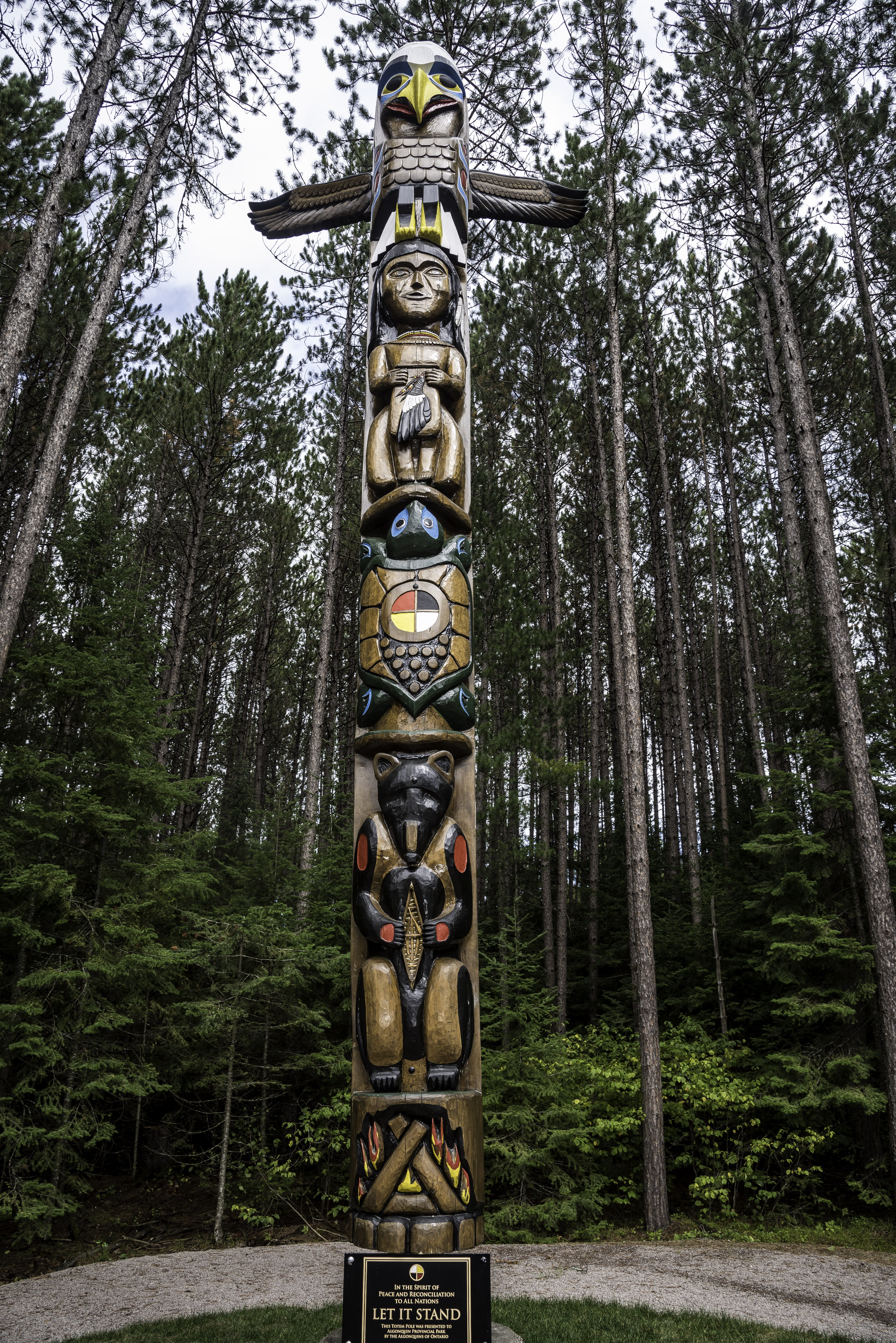 pole, Algonquin Provincial Park, Ontario, wood - Material, land, totem, day, creativity, algonquin, public domain, photos, 5K, architecture, canada, nature, Phone HD Wallpaper