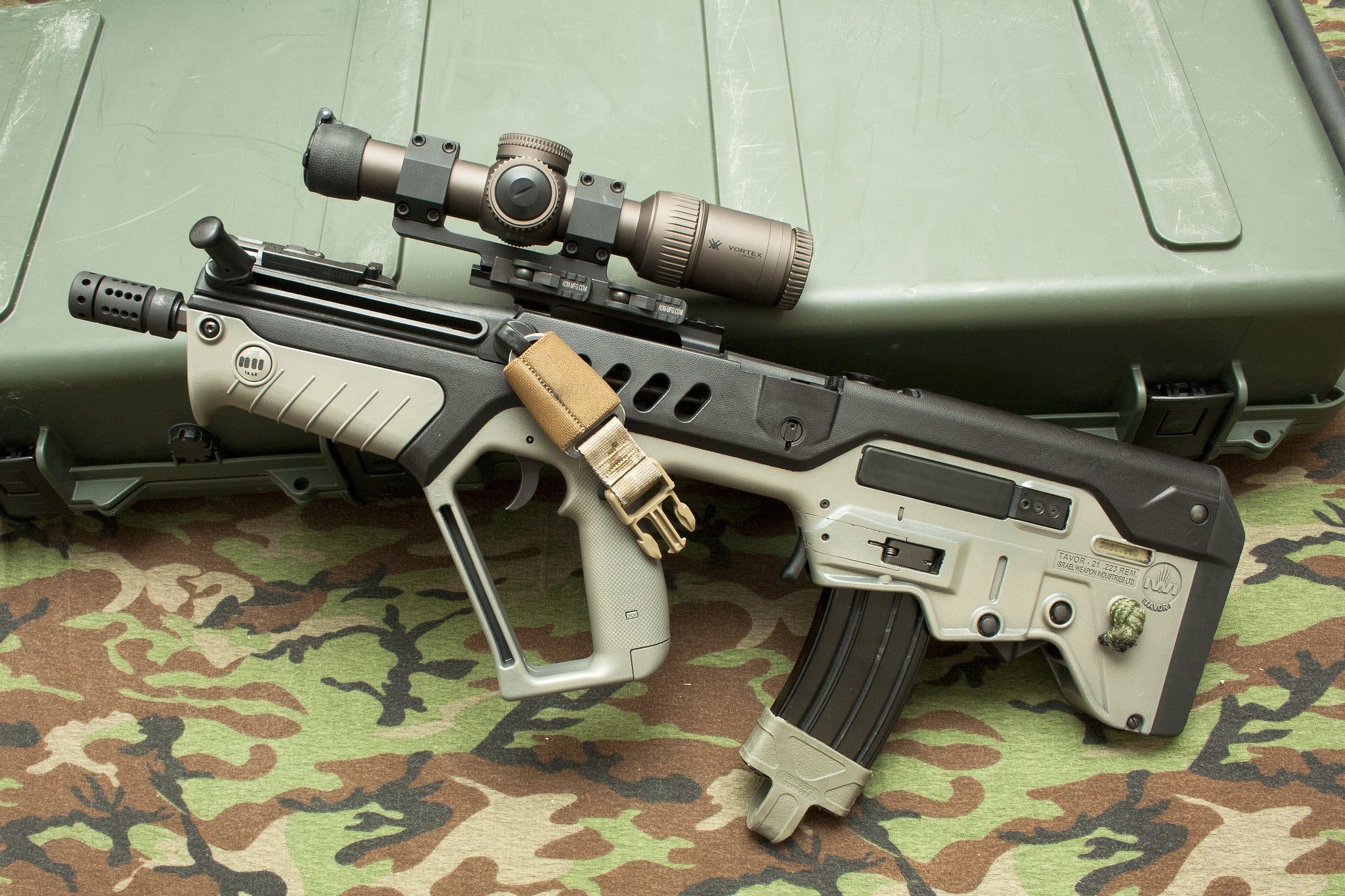machine, armed Forces, gun, " Tavor", technology, gray, machine Gun, day, aiming, no people, single object, protection, high angle view, aggression, camouflage, HD Wallpaper