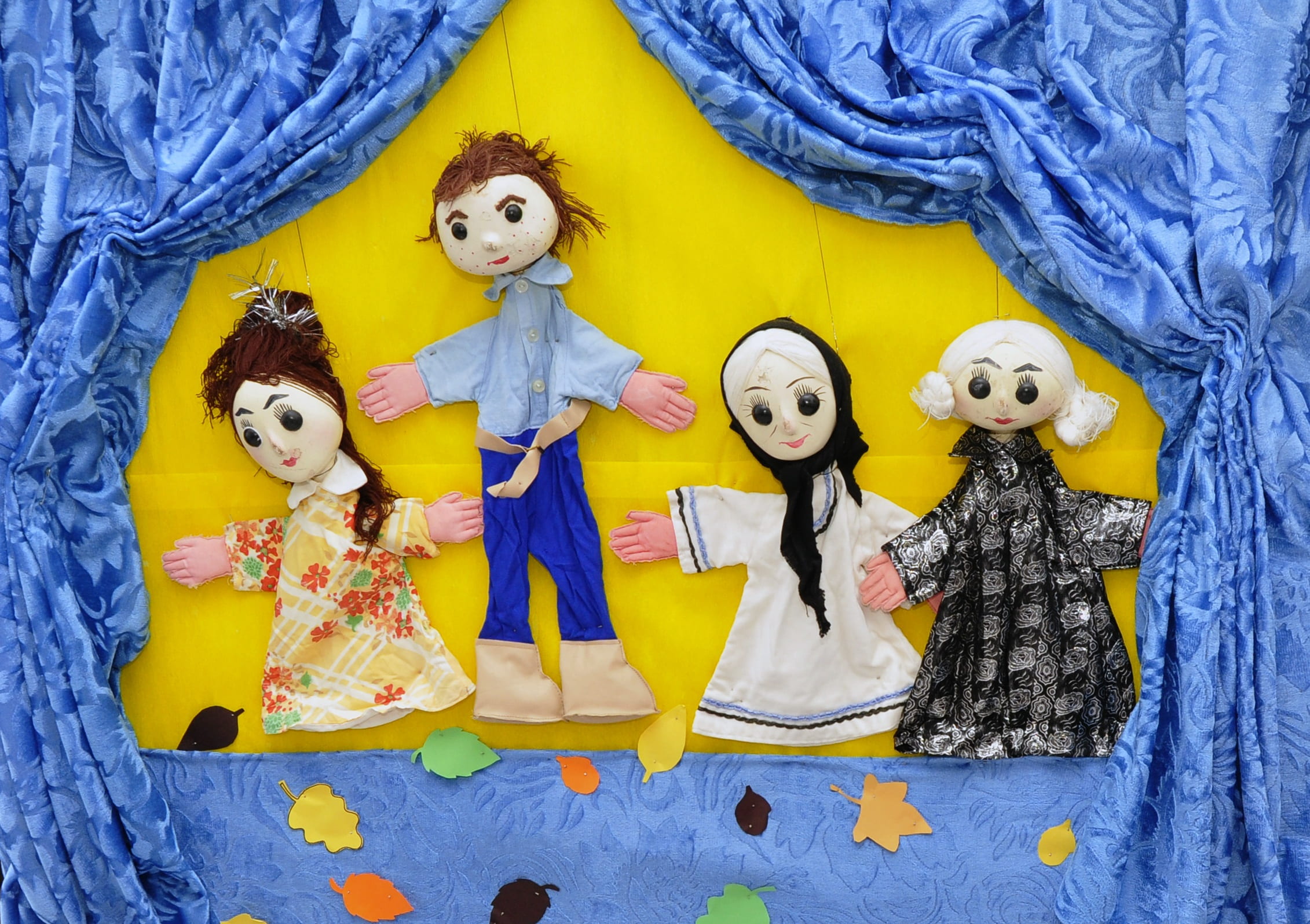 cute, sock, human, female likeness, funny, 1080P, entertainment, show, performance, several, celebration, dolls, play, choice, face, close-up, theater, HD Wallpaper