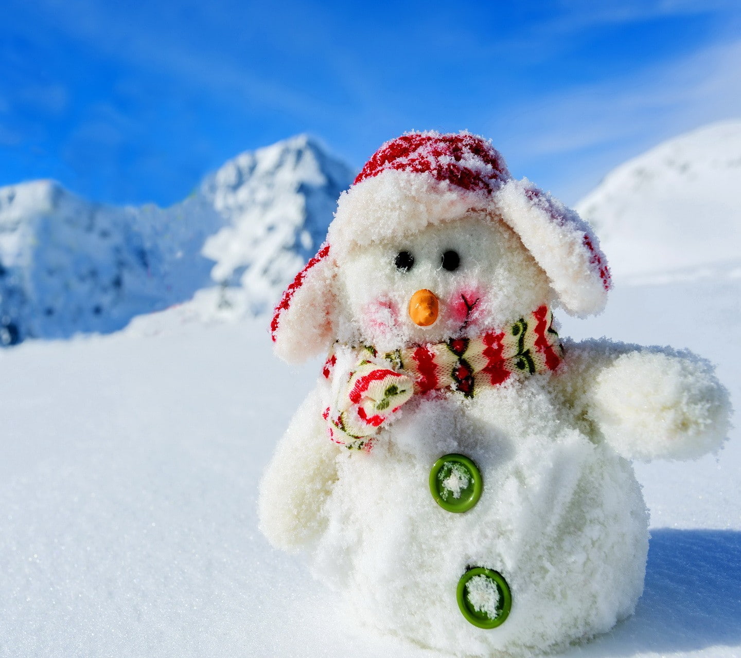 snow, close-up, sky, glove, blue, 720P, snowing, cold temperature, ski-wear, white color, focus on foreground, warm clothing, nature, frozen, representation, HD Wallpaper