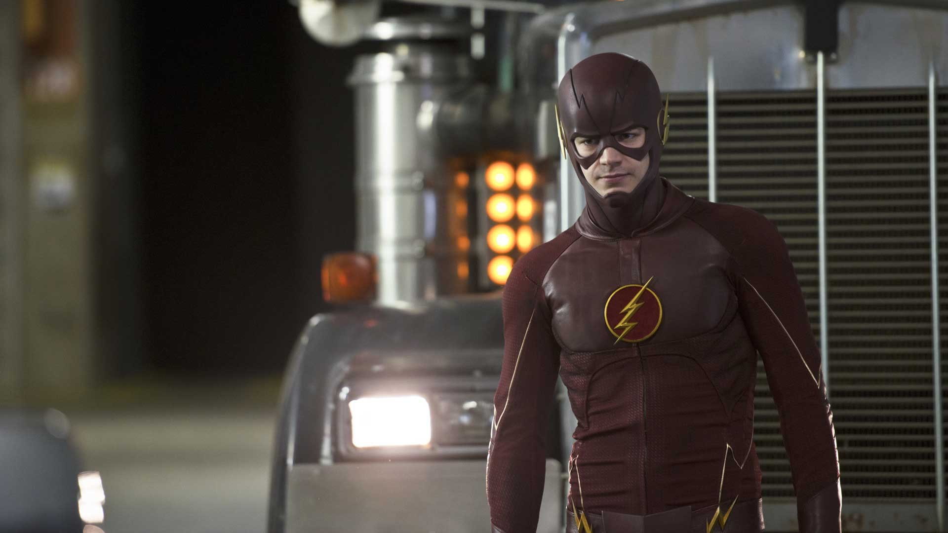 The Flash (2014), focus on foreground, casual clothing, standing, TV Show, holding, front view, one person, Grant Gustin, safety, men, protection, waist up, HD Wallpaper