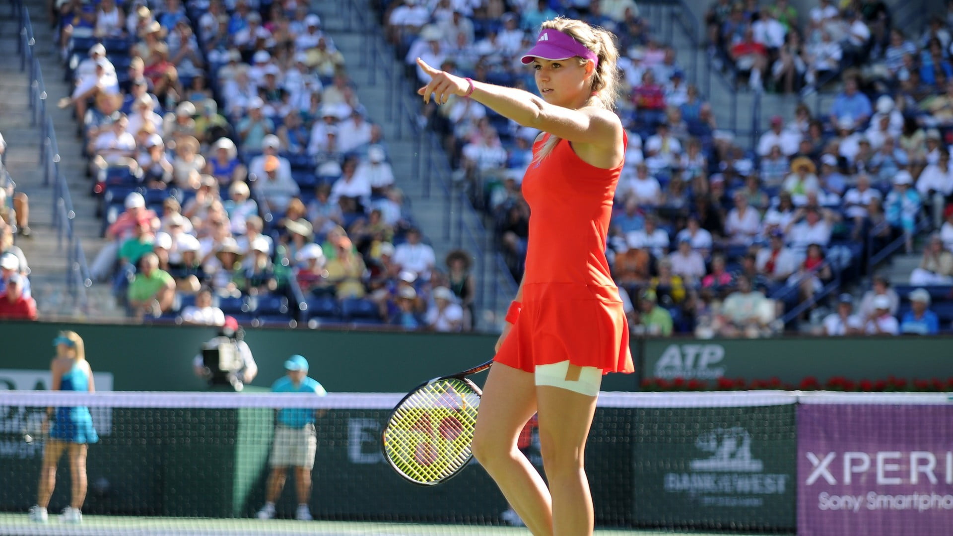 positive emotion, tennis, motion, Maria Kirilenko, people, real people, sport, 1080P, stage, audience, watching, adult, fan - enthusiast, vitality, performance, HD Wallpaper