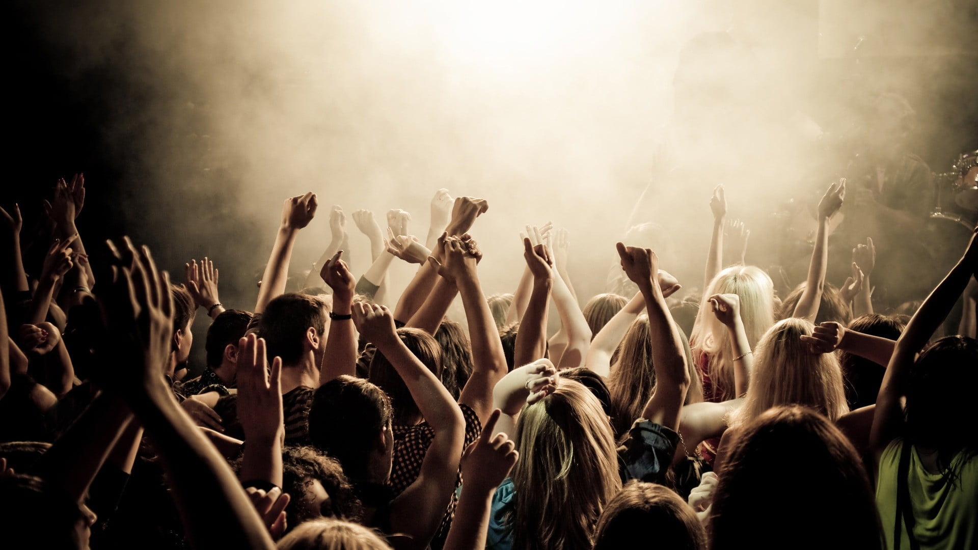 event, real people, women, clubs, arms raised, positive emotion, music festival, excitement, green, rock music, human limb, 1080P, arts culture and entertainment, HD Wallpaper
