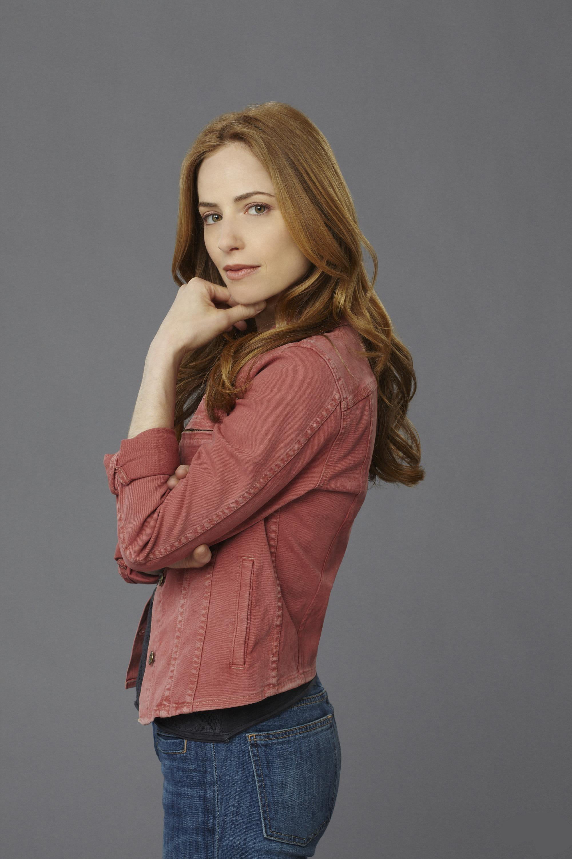 beauty, studio shot, women, Jaime Ray Newman, one person, teenager, long hair, casual clothing, looking at camera, actress, hairstyle, beautiful woman, Phone HD Wallpaper