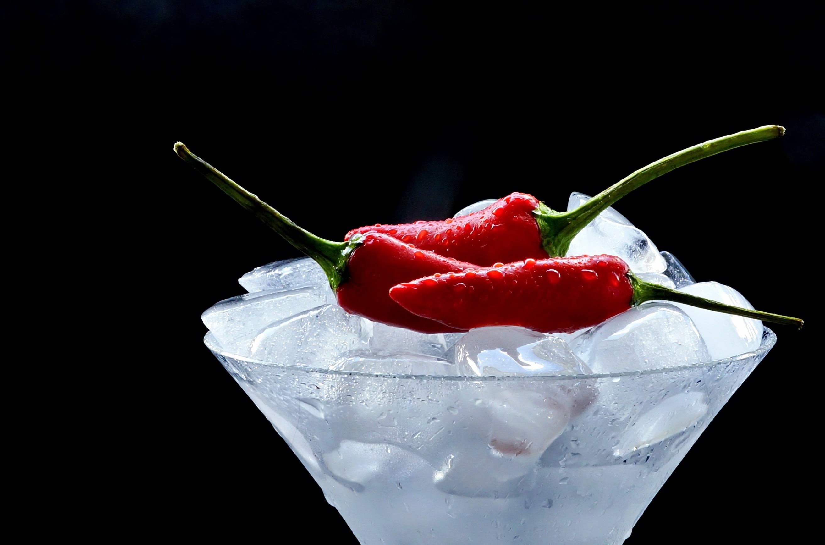 2K, ice, food and drink, temptation, drinking glass, strawberry, wellbeing, black background, healthy eating, chilli peppers, glass, indoors, fruit, cocktail, HD Wallpaper