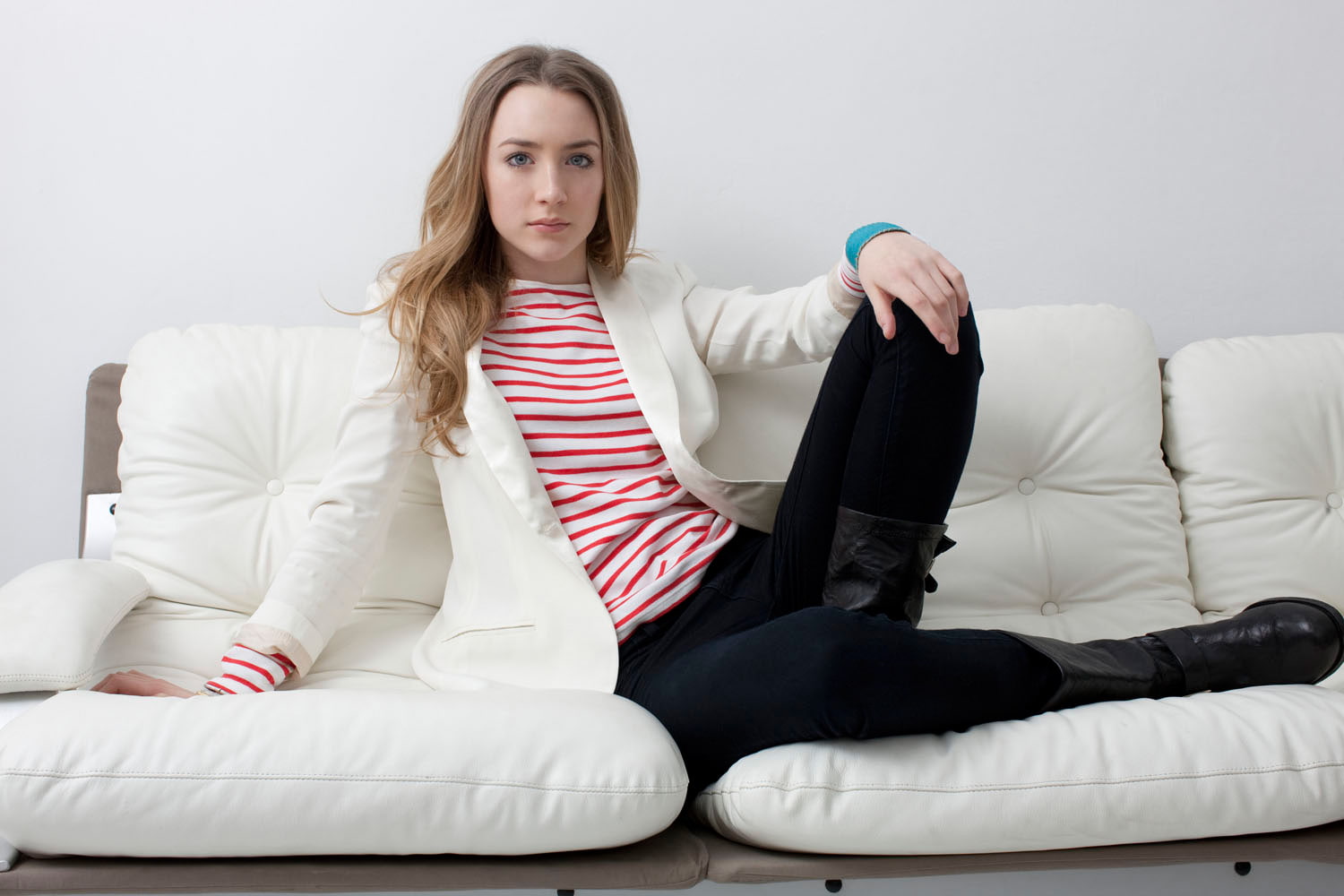 real people, 720P, young adult, beautiful woman, furniture, lifestyles, sofa, looking at camera, full length, women, blue eyes, indoors, Saoirse Ronan, HD Wallpaper