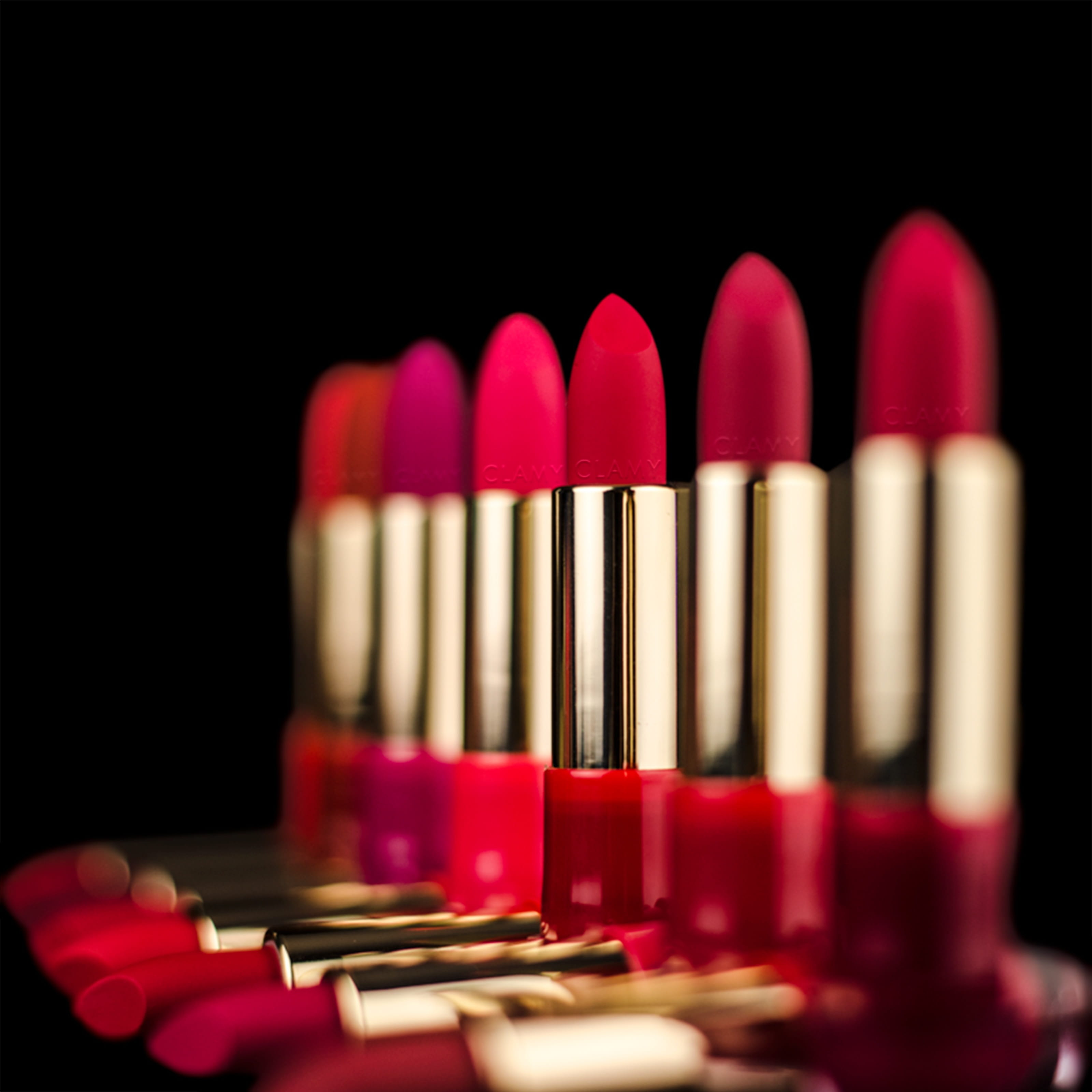 indoors, pink color, copy space, red lipstick, side by side, lip makeup, studio shot, lipstick crayon, 2K, arrangement, wood - material, choice, clamy makeup, Phone HD Wallpaper
