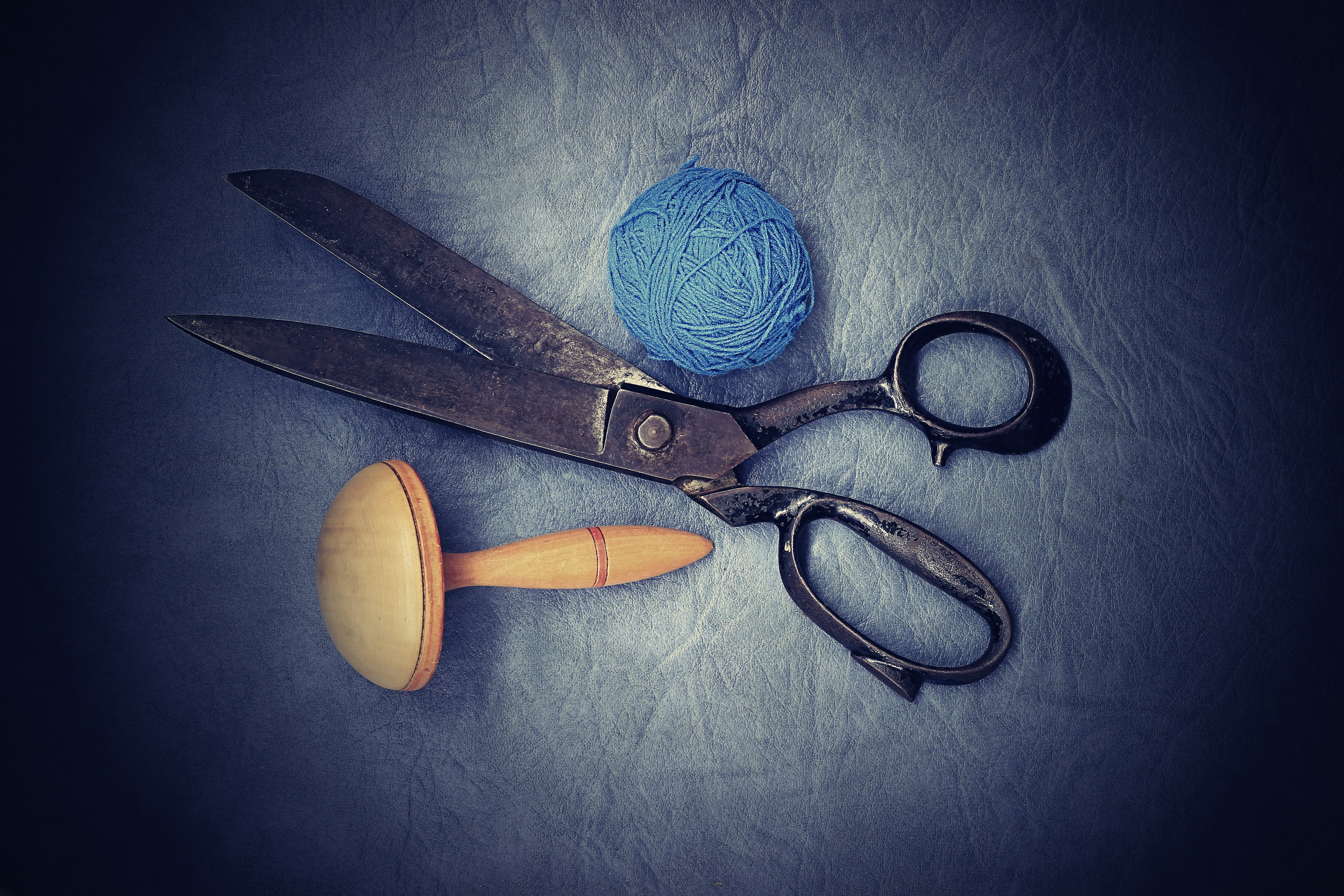 table, canvas, no people, variation, haute, fashion, blue, 5K, creativity, high angle view, leather, craft, close-up, shop, cut, scissors, gold, group of objects, HD Wallpaper