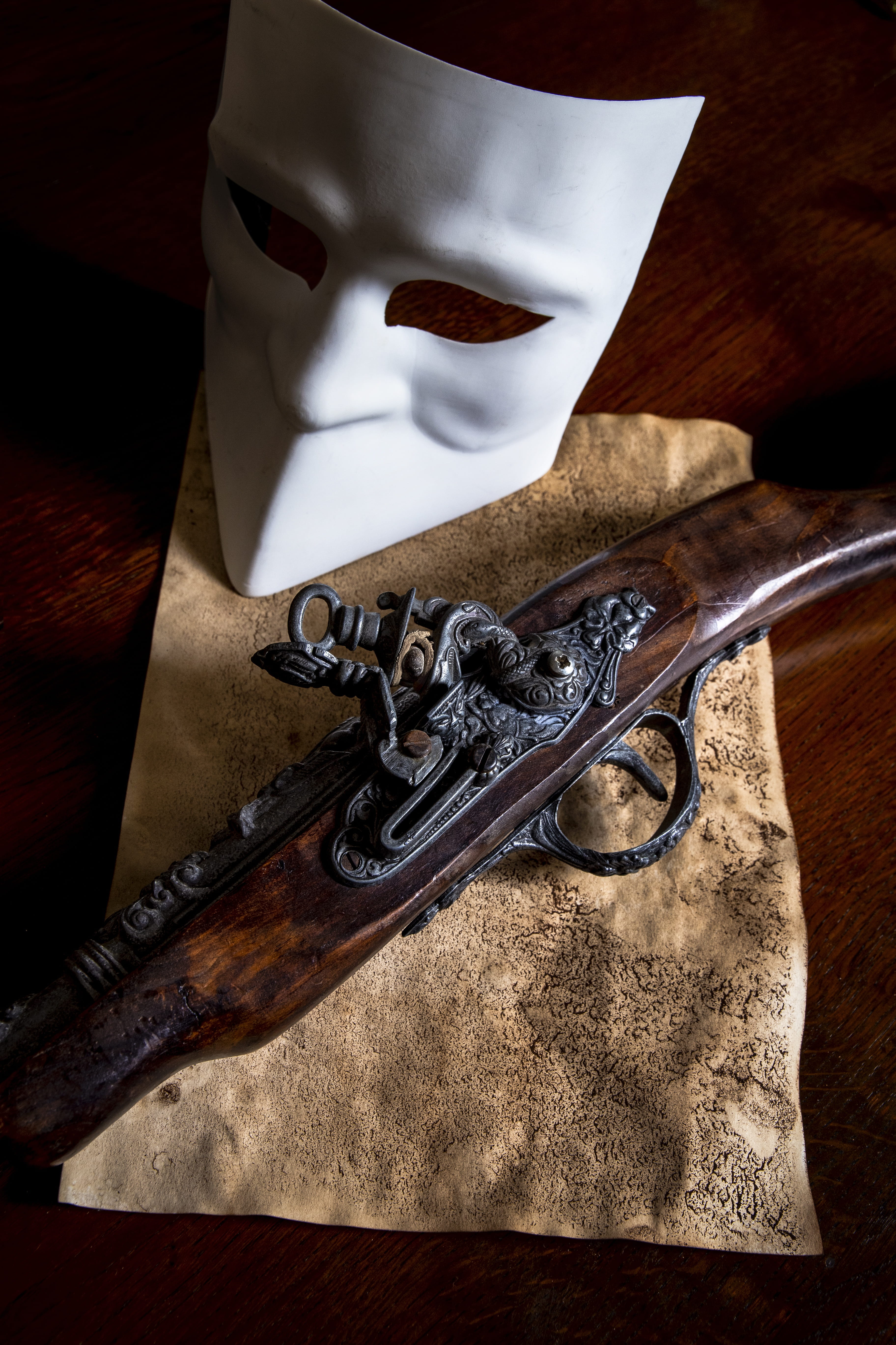 spy, discover, pirates, venice, tool, indoors, adventure, character, table, craft, map, leather, protection, fictional, high angle view, mystical, carnival, Phone HD Wallpaper
