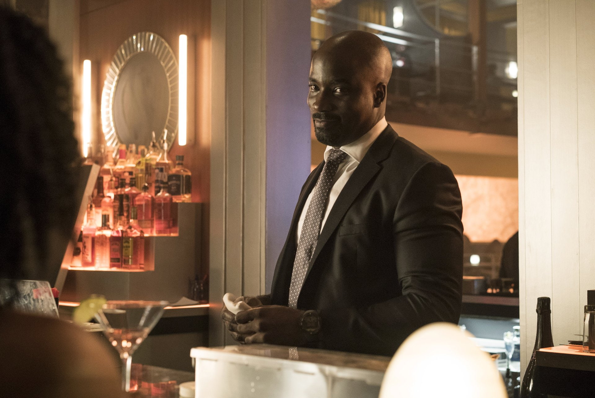 nightlife, business, waist up, suit, bar counter, Mike Colter, Luke Cage, food and drink, well-dressed, drink, 1080P, alcohol, one person, glass, refreshment, HD Wallpaper
