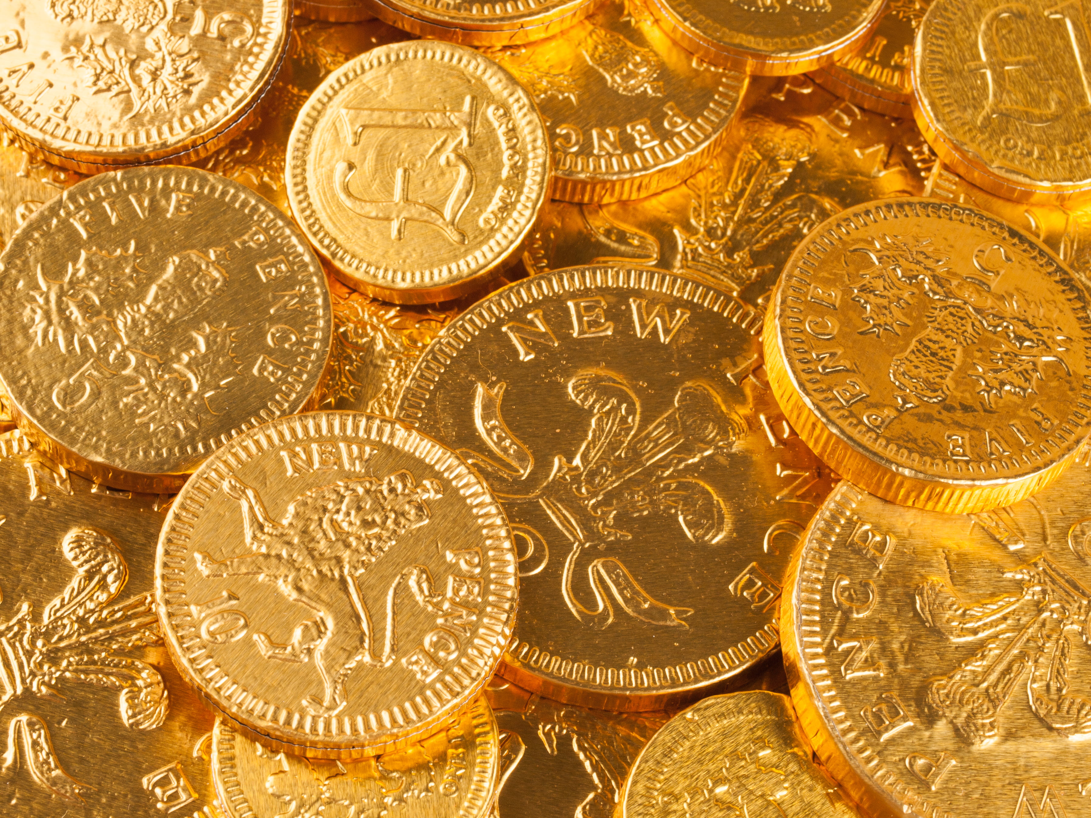 gold Colored, food, digital-slr, Macro, objects, object, Olympus E-3, gold coins, money, finance, Chocolate Coins, wealth, coins, indoors, sweets, yellow, HD Wallpaper