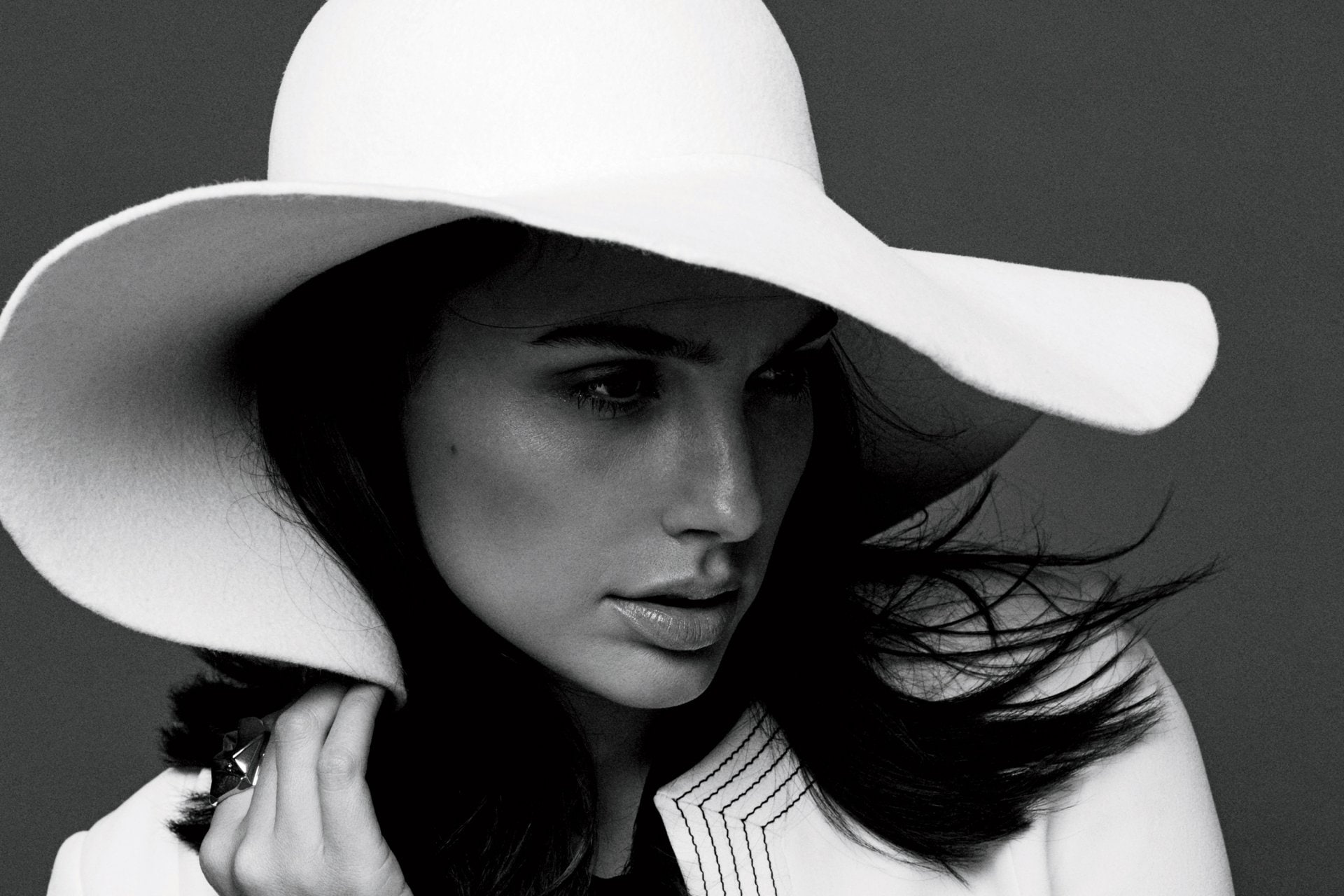 one person, beautiful woman, Gal Gadot, clothing, Hat, looking at camera, Face, real people, lifestyles, front view, Black and White, portrait, headshot, HD Wallpaper