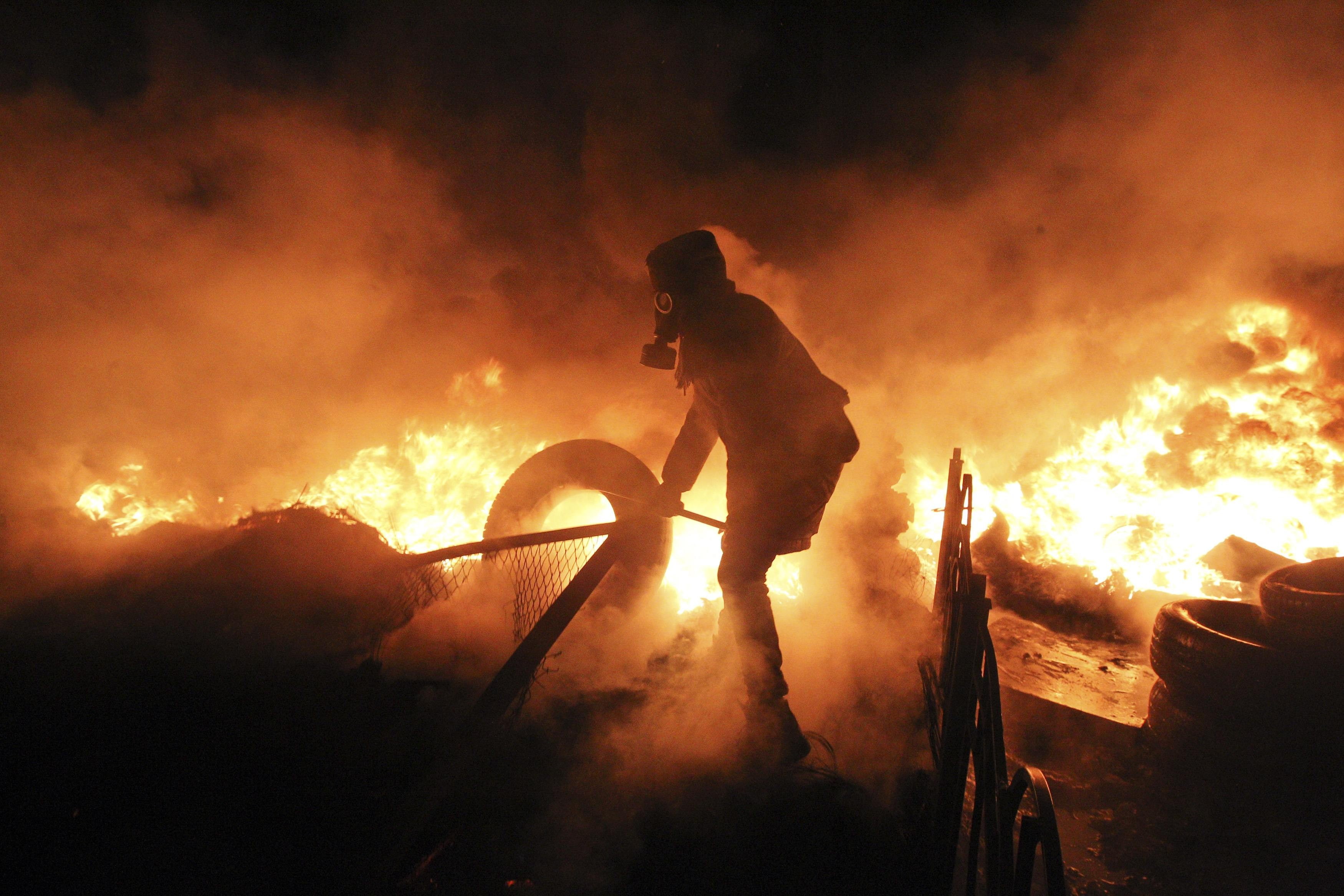rescue worker, communication, 2K, Ukrainian, fire, heat - temperature, burning, Maidan, spraying, Ukraine, fire hose, one person, working, sign, firefighter, HD Wallpaper