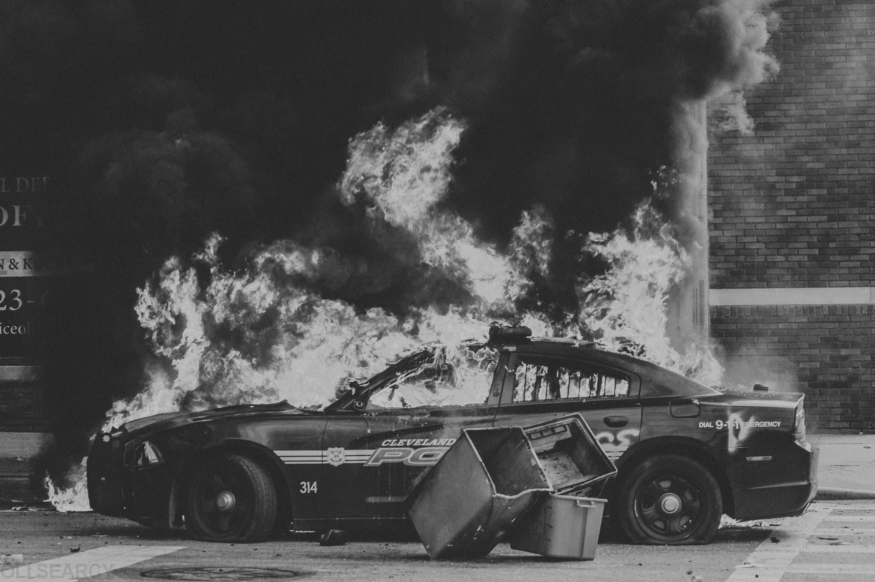 George Floyd, fire, police cars, police, monochrome, Chicago, protestors, 720P, HD Wallpaper