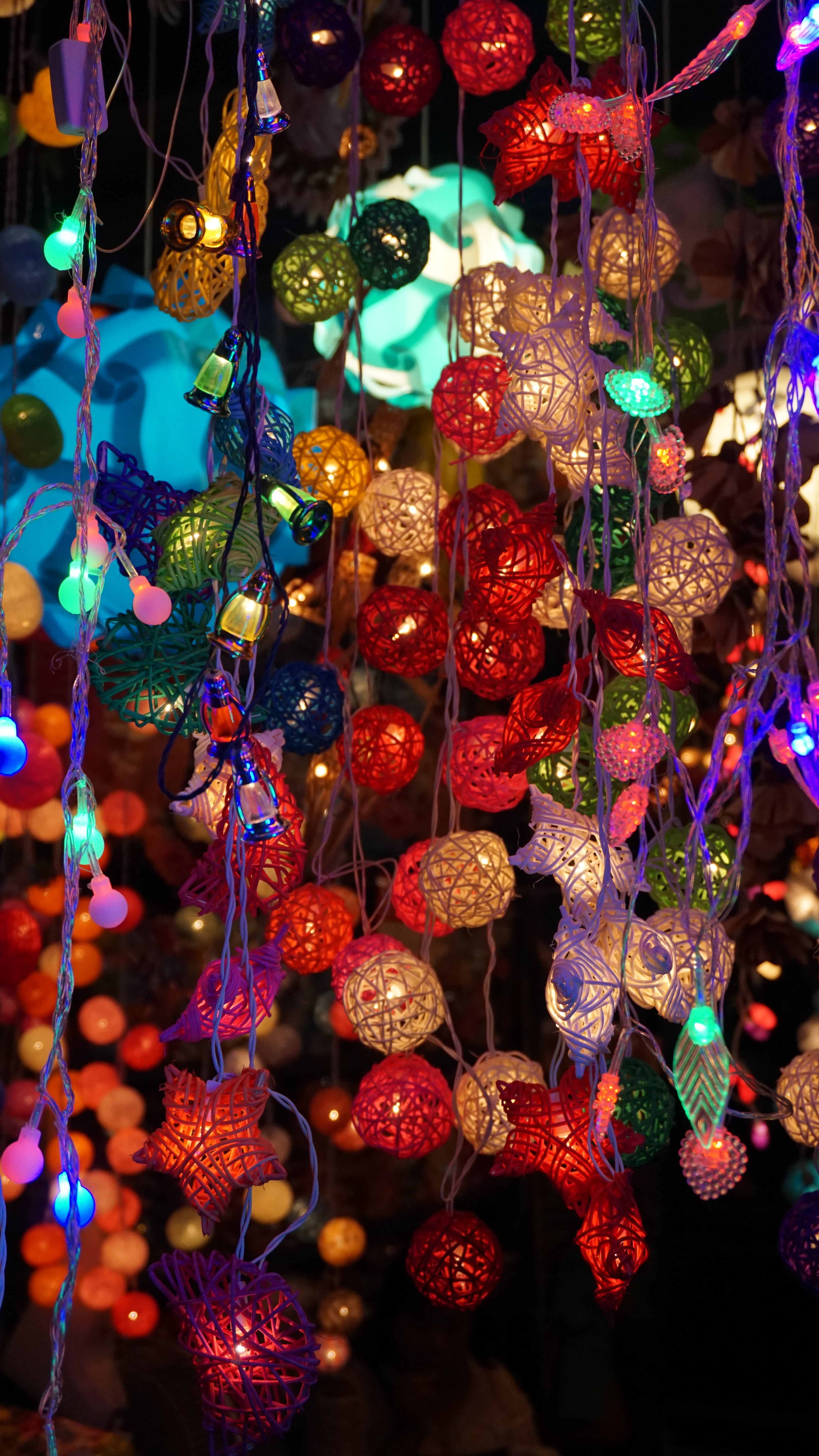 close-up, string, christmas ornament, glow, abundance, backdrop, retail display, design, blue, hanging, color, electric, lights, lighting equipment, space, Phone HD Wallpaper