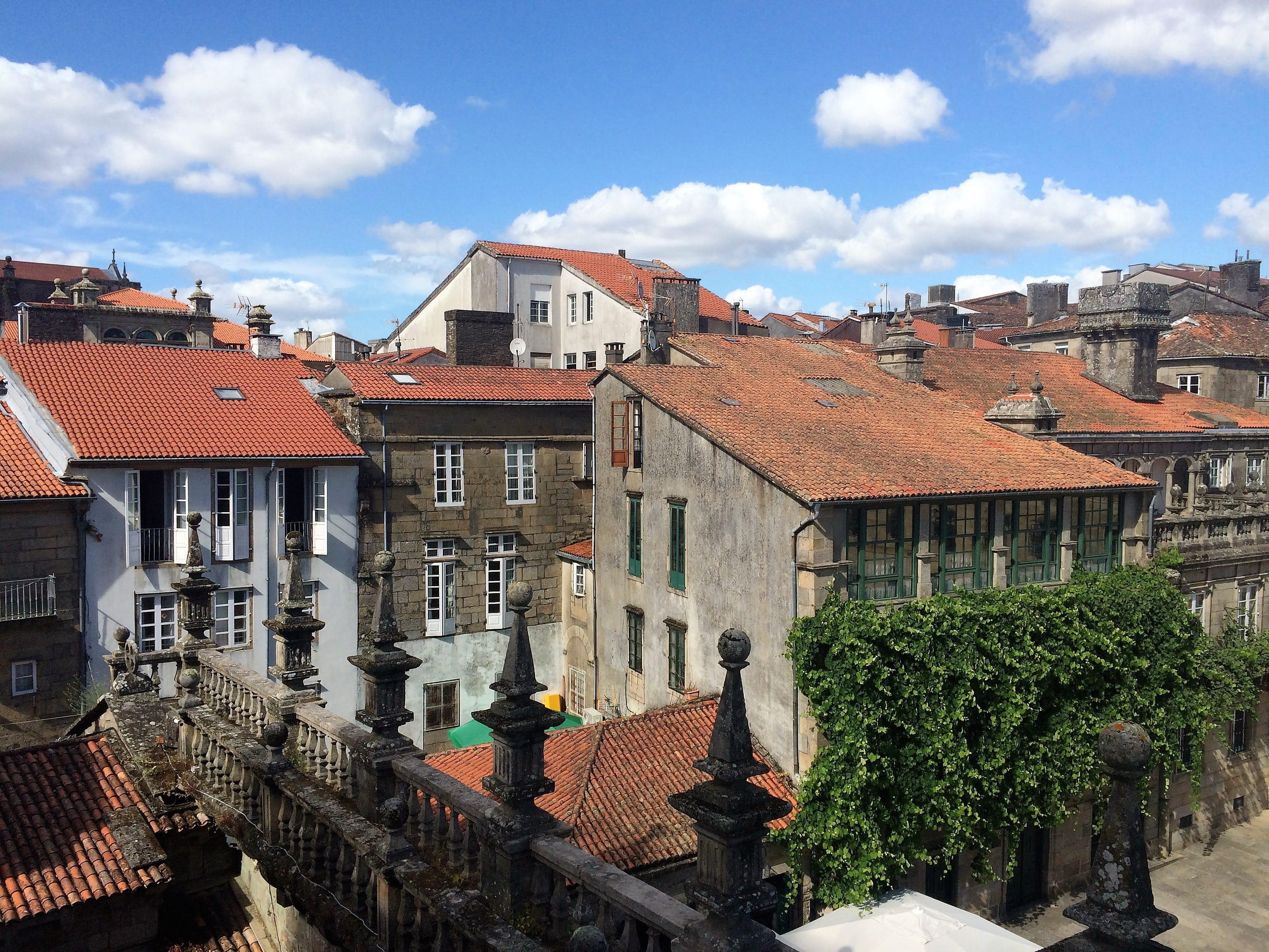 stone, no people, way of st james, townscape, santiago of compostela, plant, obradoiro, roof, plaza de platerias, sky, built structure, compostela, town, HD Wallpaper