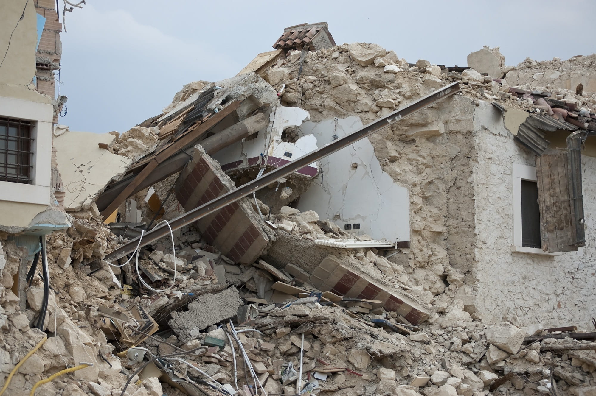 roads, onna, nature, old, building exterior, demolished, Collapse, 1080P, breaking, run-down, glimpse, historical centre, house, sky, Rubble, broken, building, HD Wallpaper