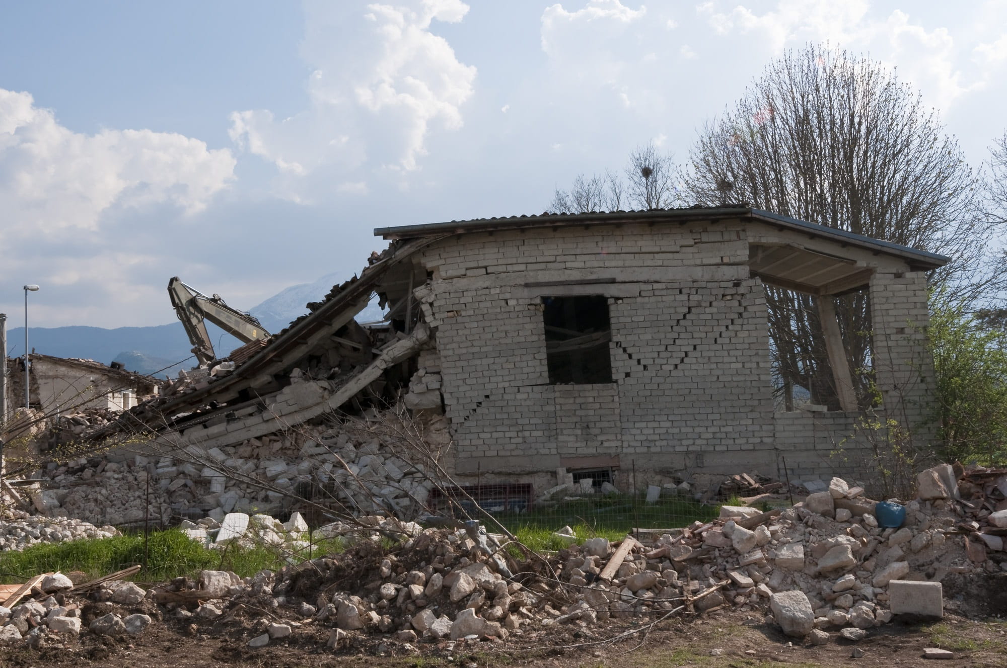 alley, building, earthquake, onna, demolished, bad condition, collapse, deterioration, 1080P, damaged, built structure, sky, grey, house, historical centre, HD Wallpaper