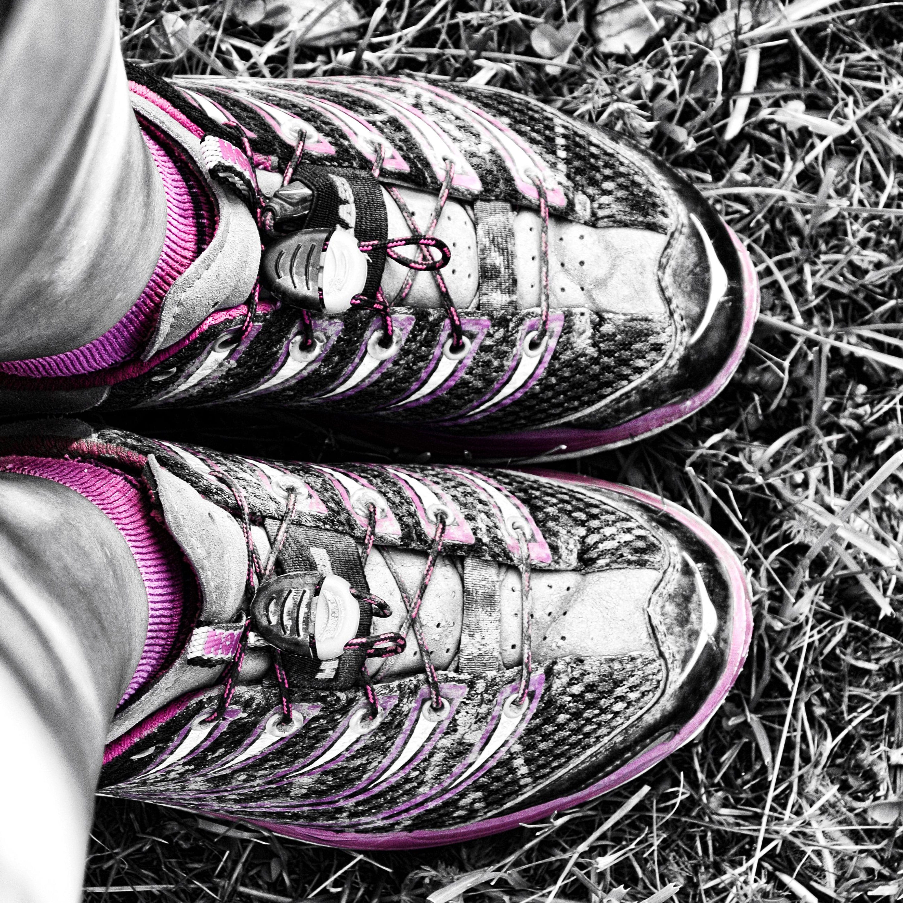 high angle view, real people, day, lifestyles, studio shot, hiking, Sport, feet, 2K, Nature, human limb, running, jeans, low section, Shoes, skyrace, one person, Phone HD Wallpaper