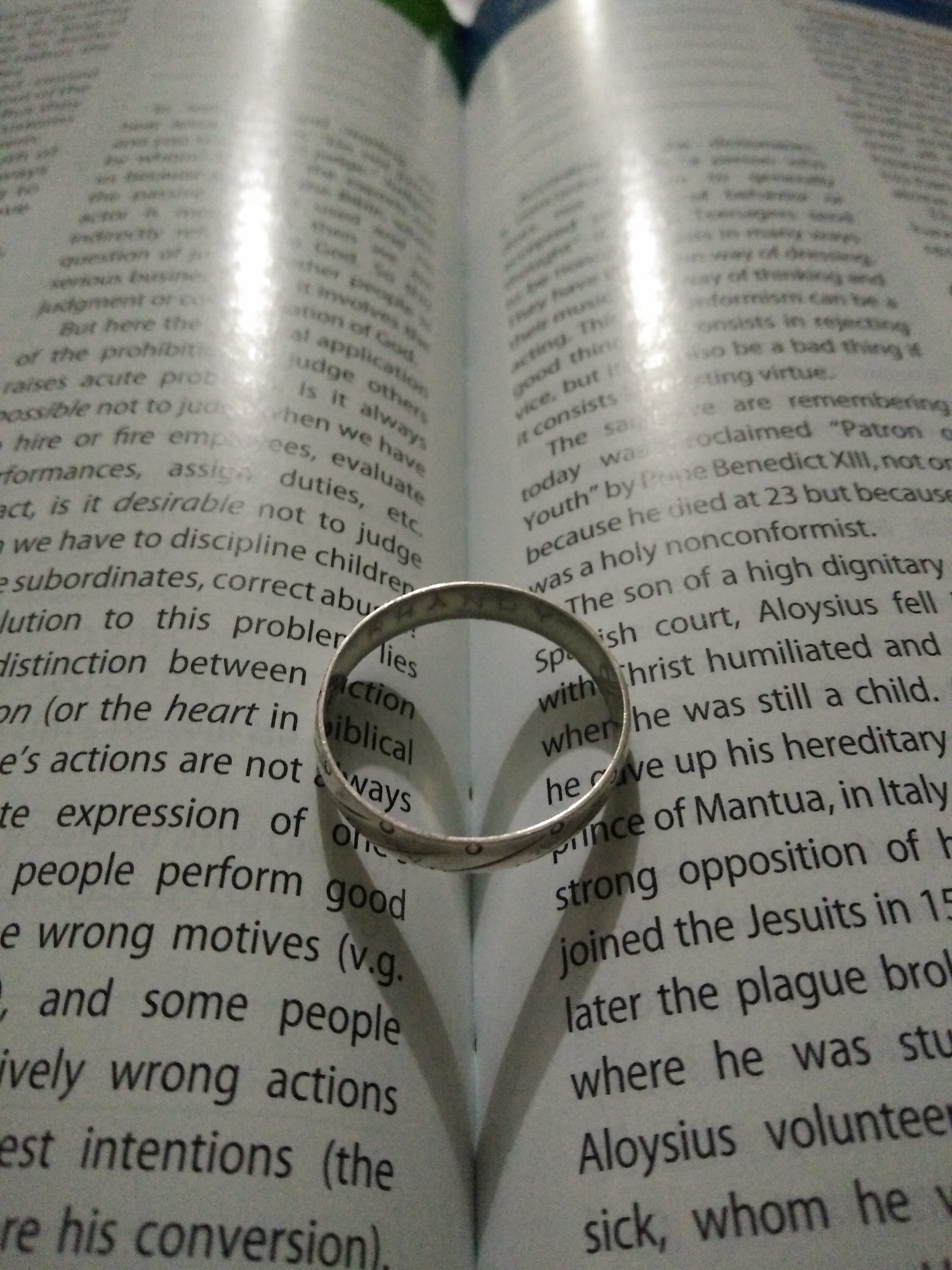 no people, western script, wedding, vows, still life, ring, page, romance, marriage, paper, literature, heart shape, 4K, studying, book, learning, indoors, Phone HD Wallpaper