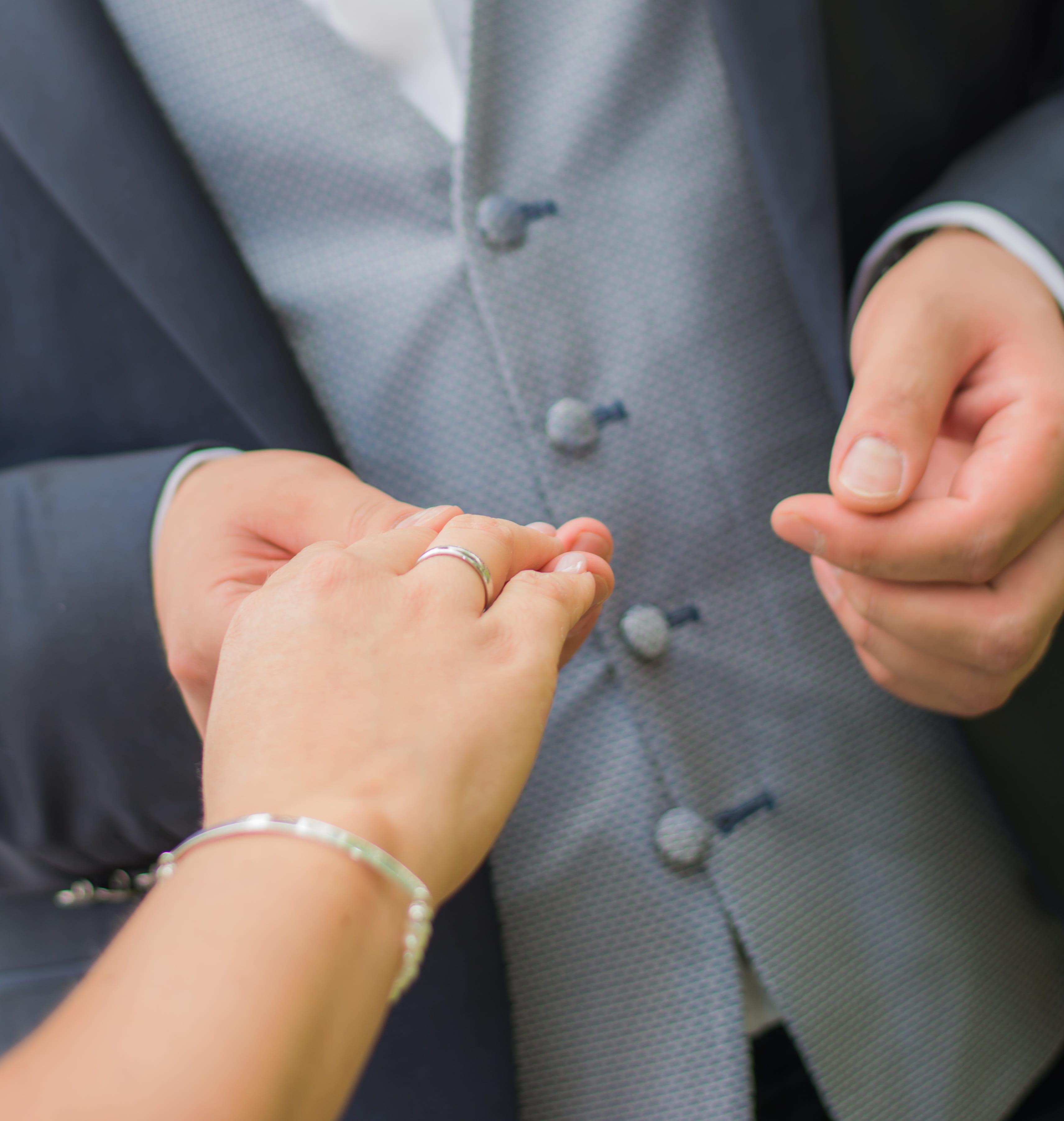well-dressed, men, midsection, promise, human hand, togetherness, jewelry, close-up, adult, women, good, marriage, rings, wedding, romantic, nature, people, Phone HD Wallpaper