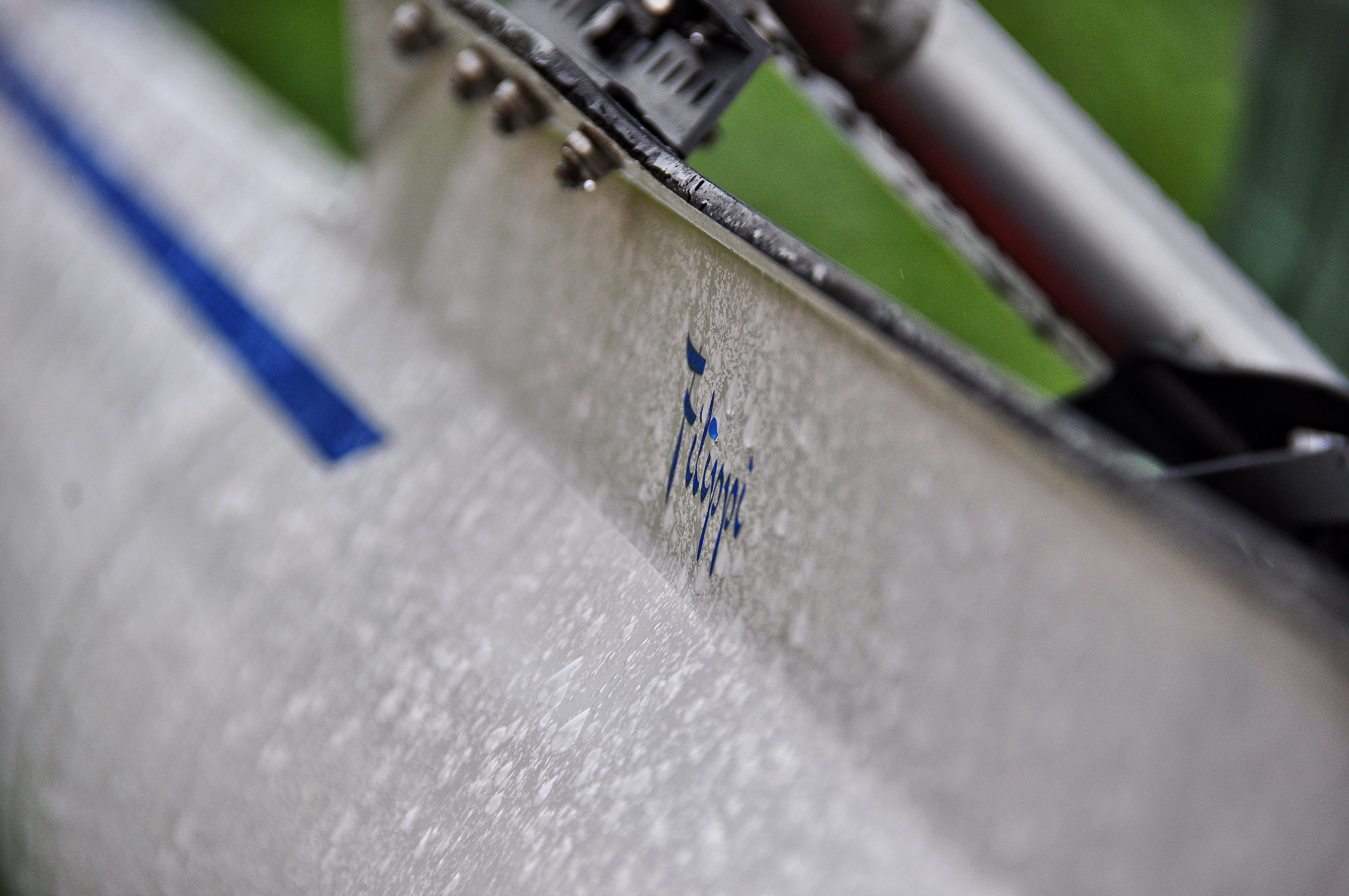 communication, close-up, guidance, architecture, carbon, alu, white, hanging, sport, bluewhite, finance, austria, selective focus, green, business, water, HD Wallpaper
