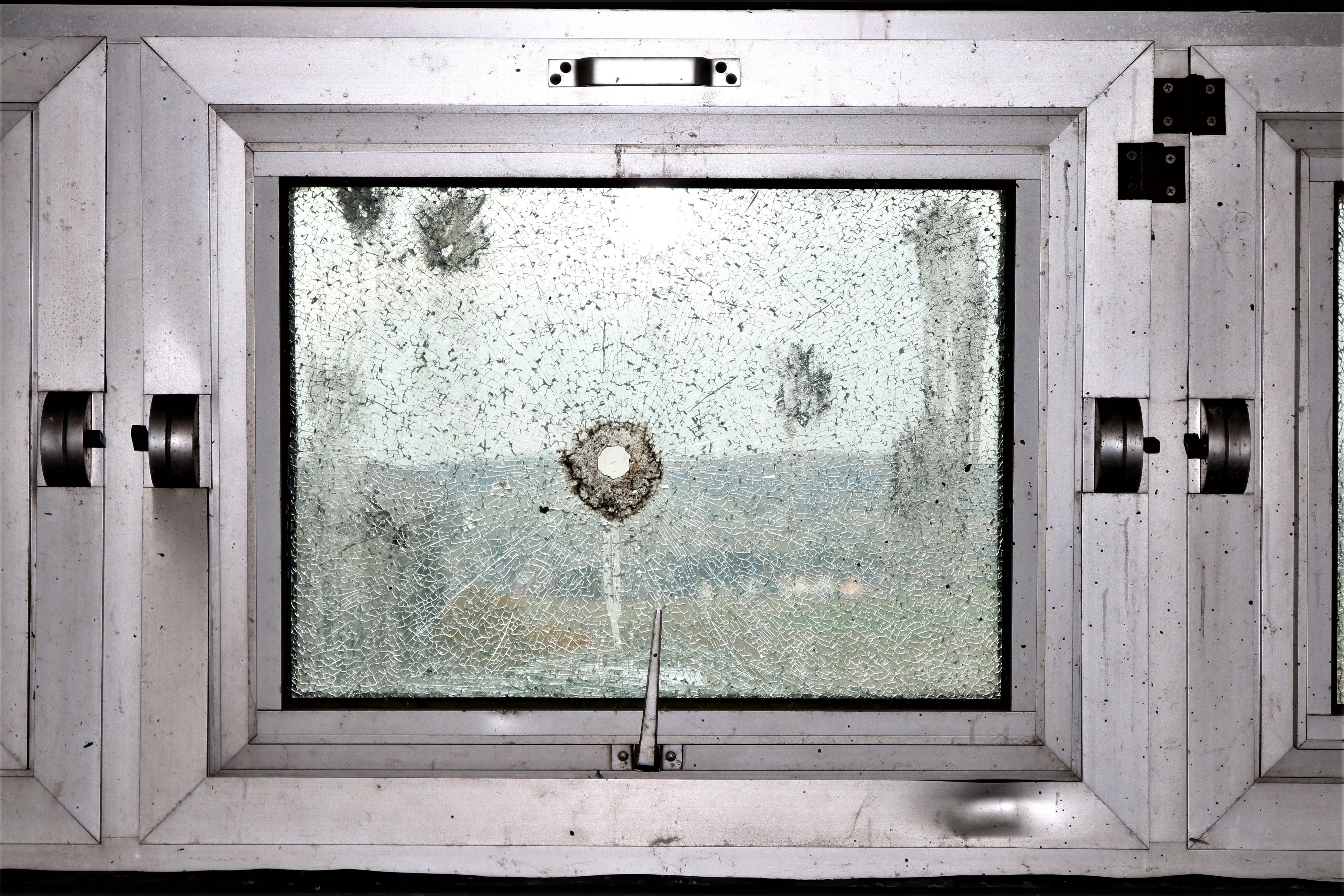 safety, fragmented, 4K, knob, window, hole, handle, abandoned, entrance, built structure, old, shot, close-up, security, lock, building, protection, no people, HD Wallpaper