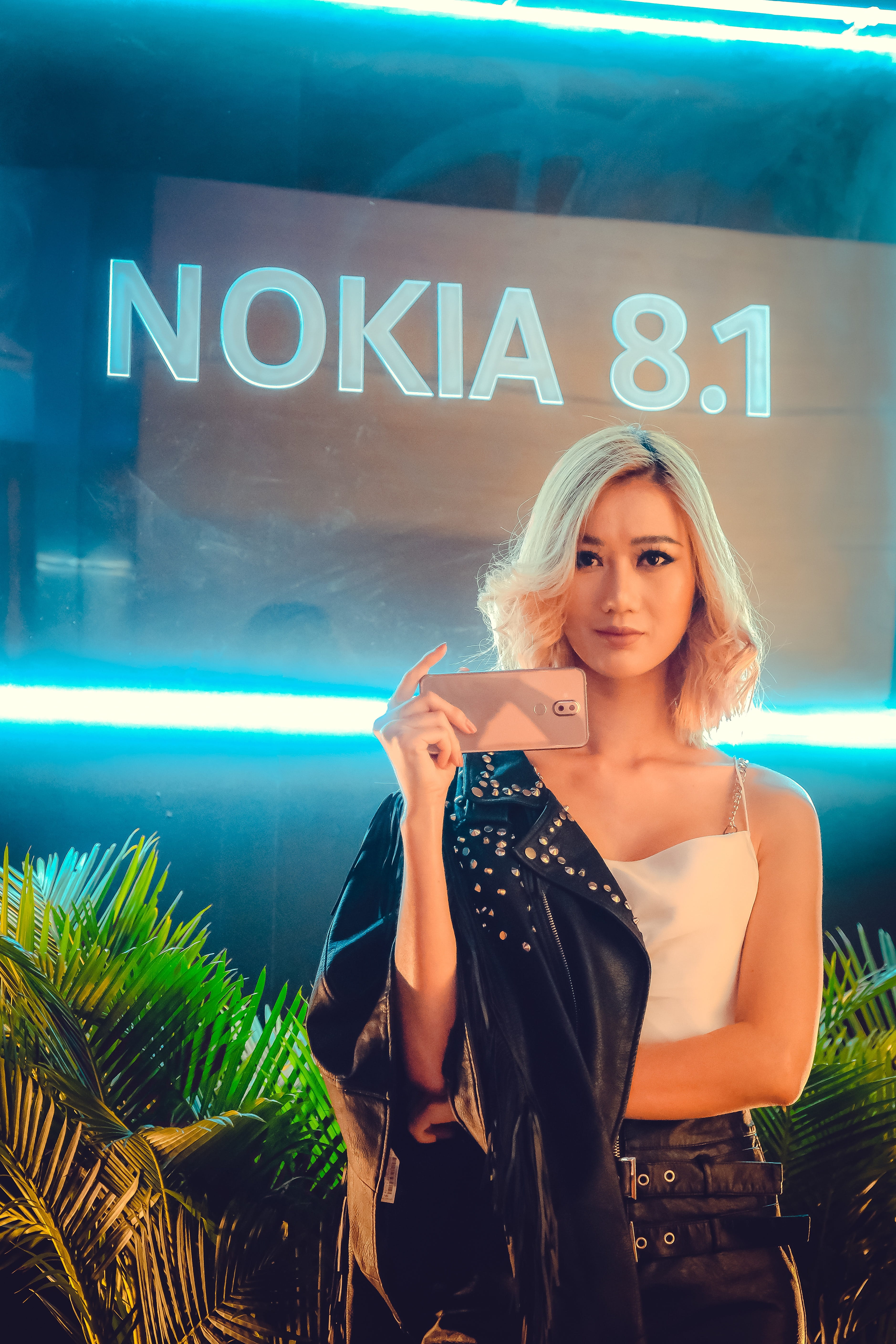 android phone, looking at camera, beauty, 5K, smartphone nokia, adult, women, nightlife, real people, lifestyles, hair, text, fashion, one person, young women, Phone HD Wallpaper