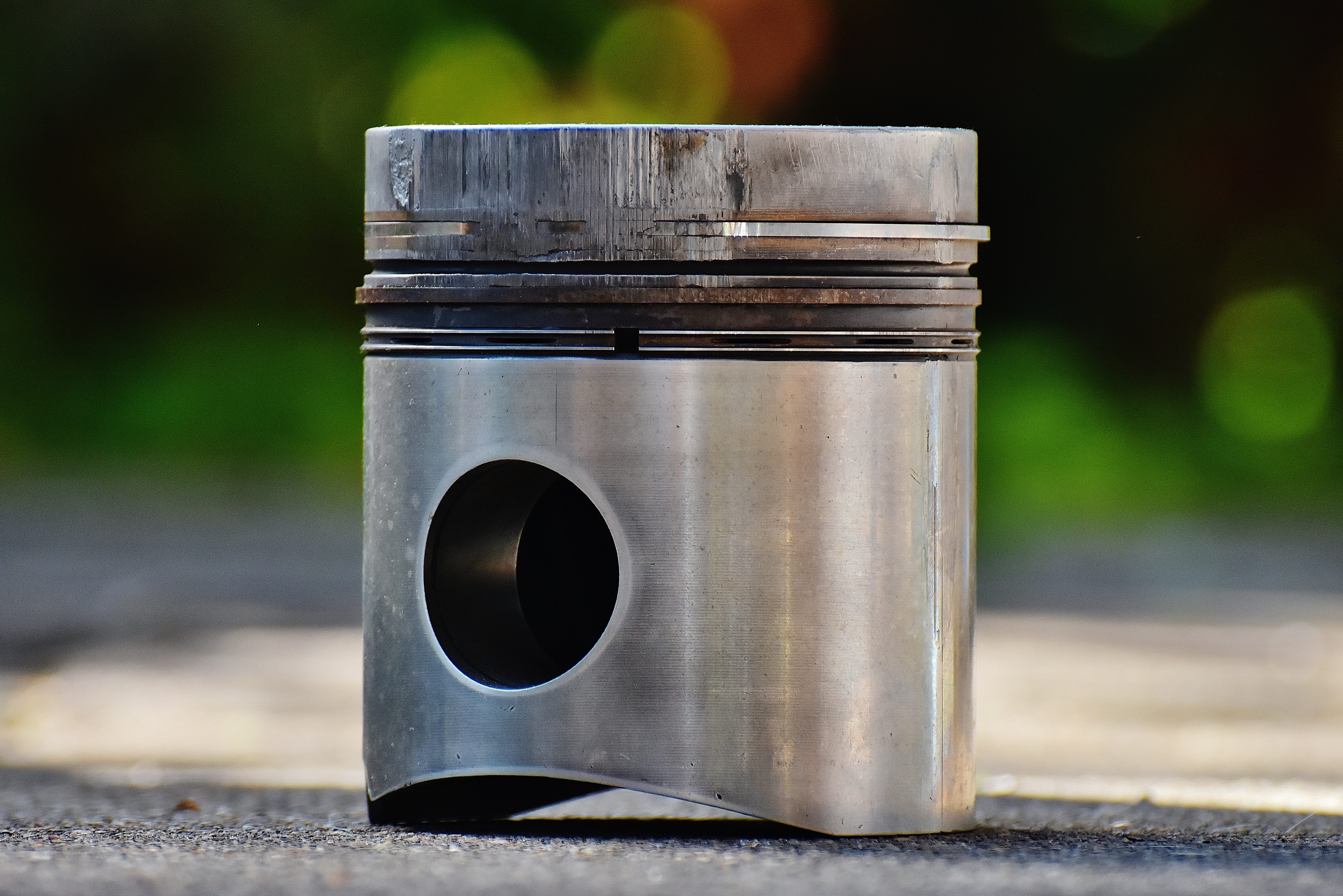 park - man made space, arts culture and entertainment, piston eater, container, auto part, mechanic, shallow, aluminium, old, truck-butt, absence, close-up, HD Wallpaper