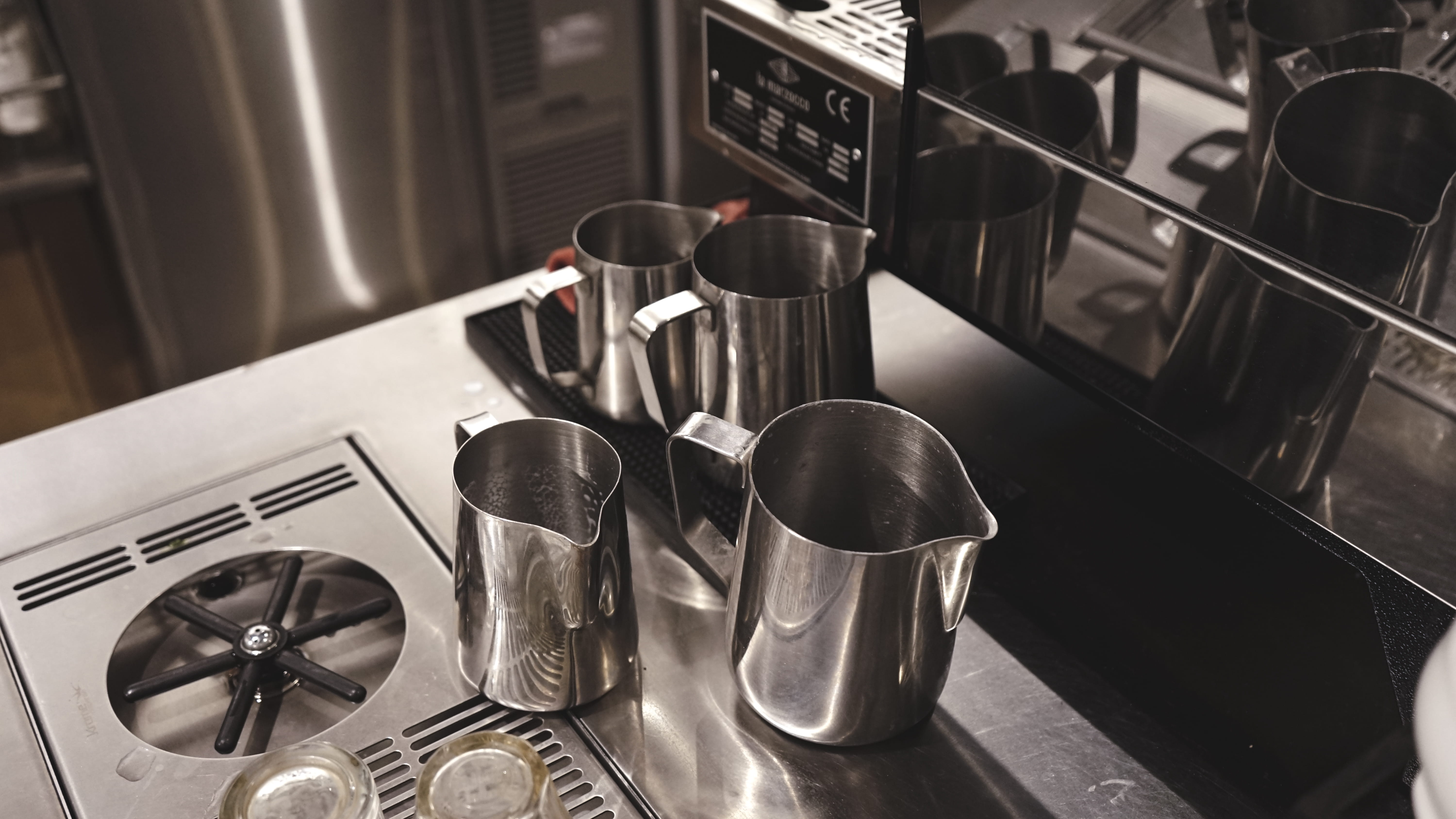 cutlery, coffee machine, large group of objects, grey, silver colored, kitchen counter, 5K, tray, shelf, household equipment, domestic room, metal, home, HD Wallpaper