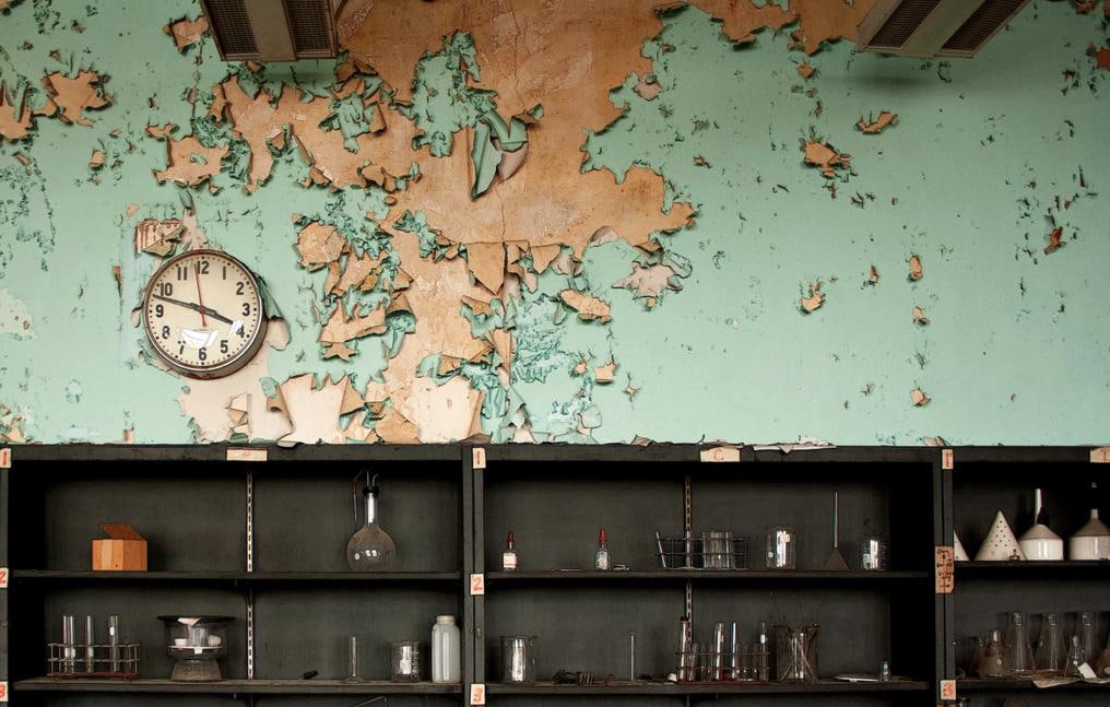 decline, clock, abandoned, building, shelf, old, architecture, metal, wall - building feature, science, indoors, deterioration, 480P, day, no people, weathered, HD Wallpaper