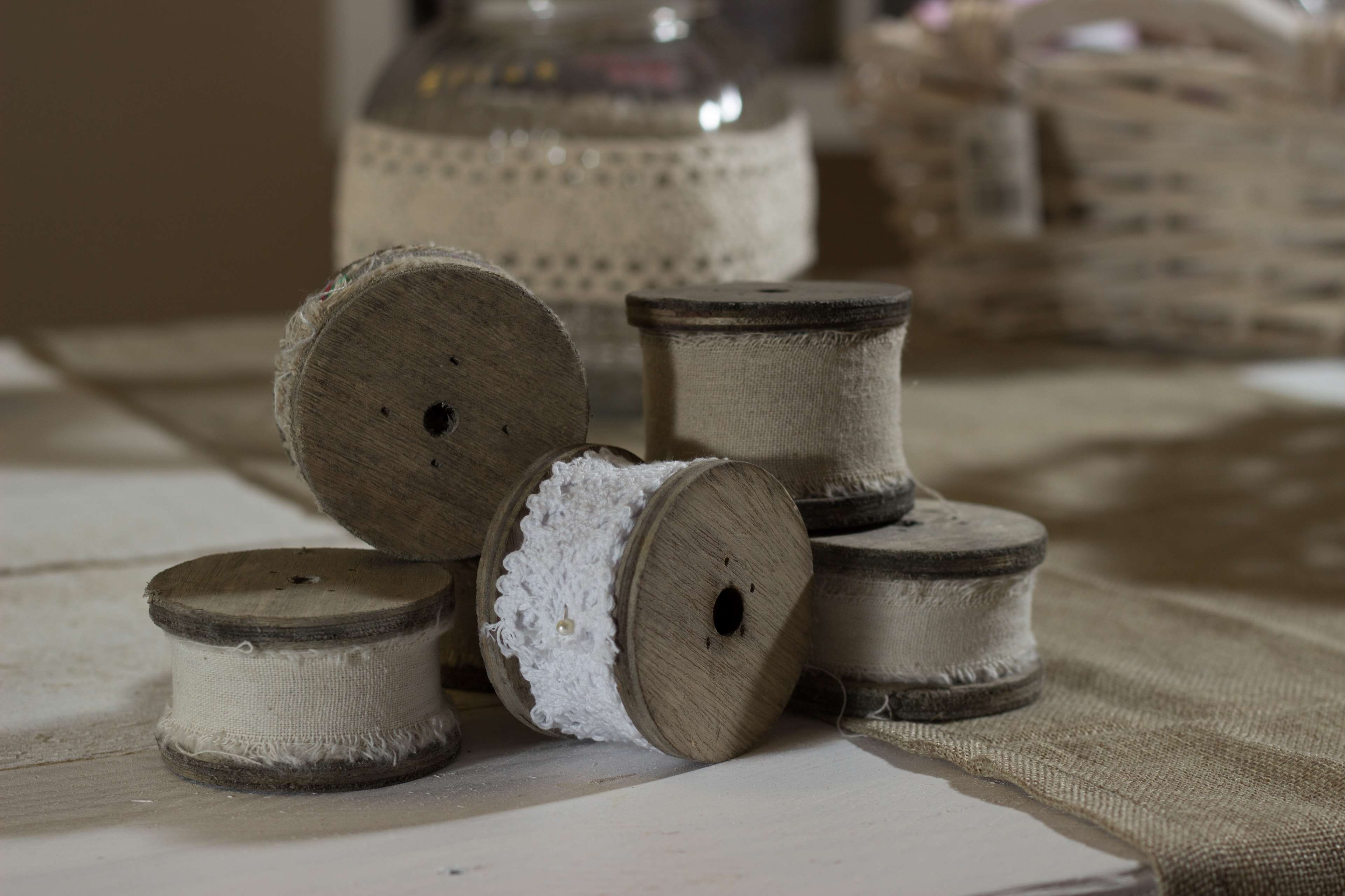 close, table, handarbeiten, architecture, yarn, focus on foreground, choice, wheel, nhutensilien, bobbin, craft, clothcraft, large group of objects, variation, HD Wallpaper