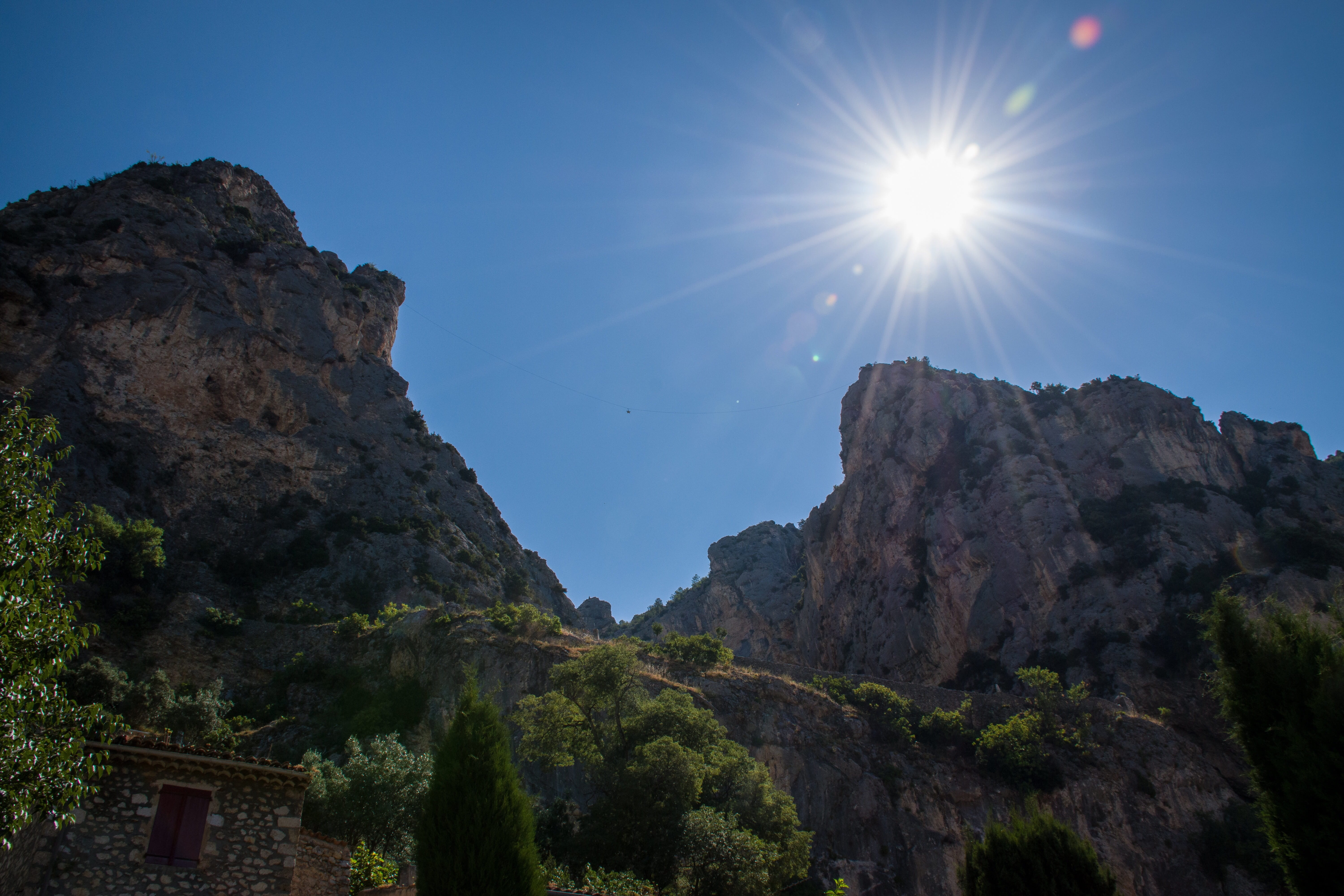 scenery, bright, tourism, tranquility, nature, mountain, sunbeam, moustiers-sainte-marie, scenic, low angle view, sun, outdoors, rock, dawn, beauty in nature, HD Wallpaper
