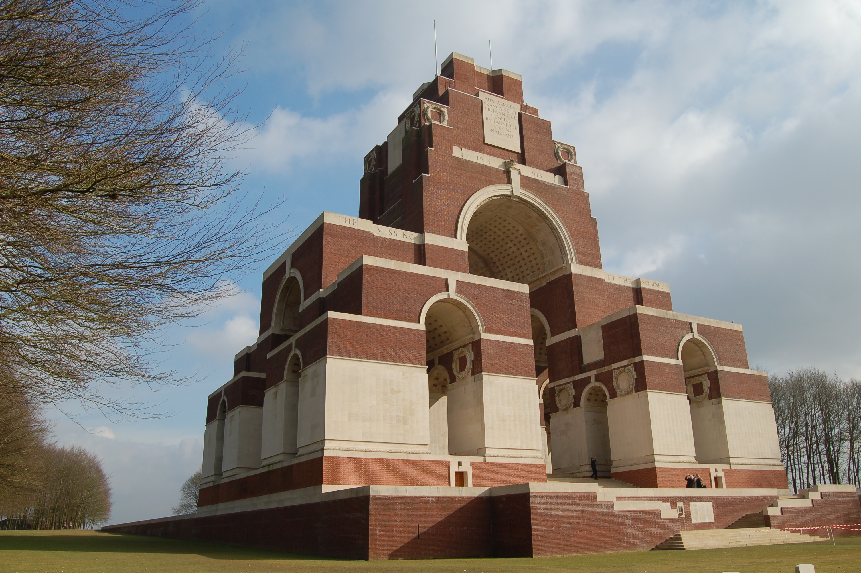 plant, military, sky, first, belgium, world war 1, building exterior, no people, outdoors, nature, tree, belief, peace, remembrance, thiepval, history, HD Wallpaper