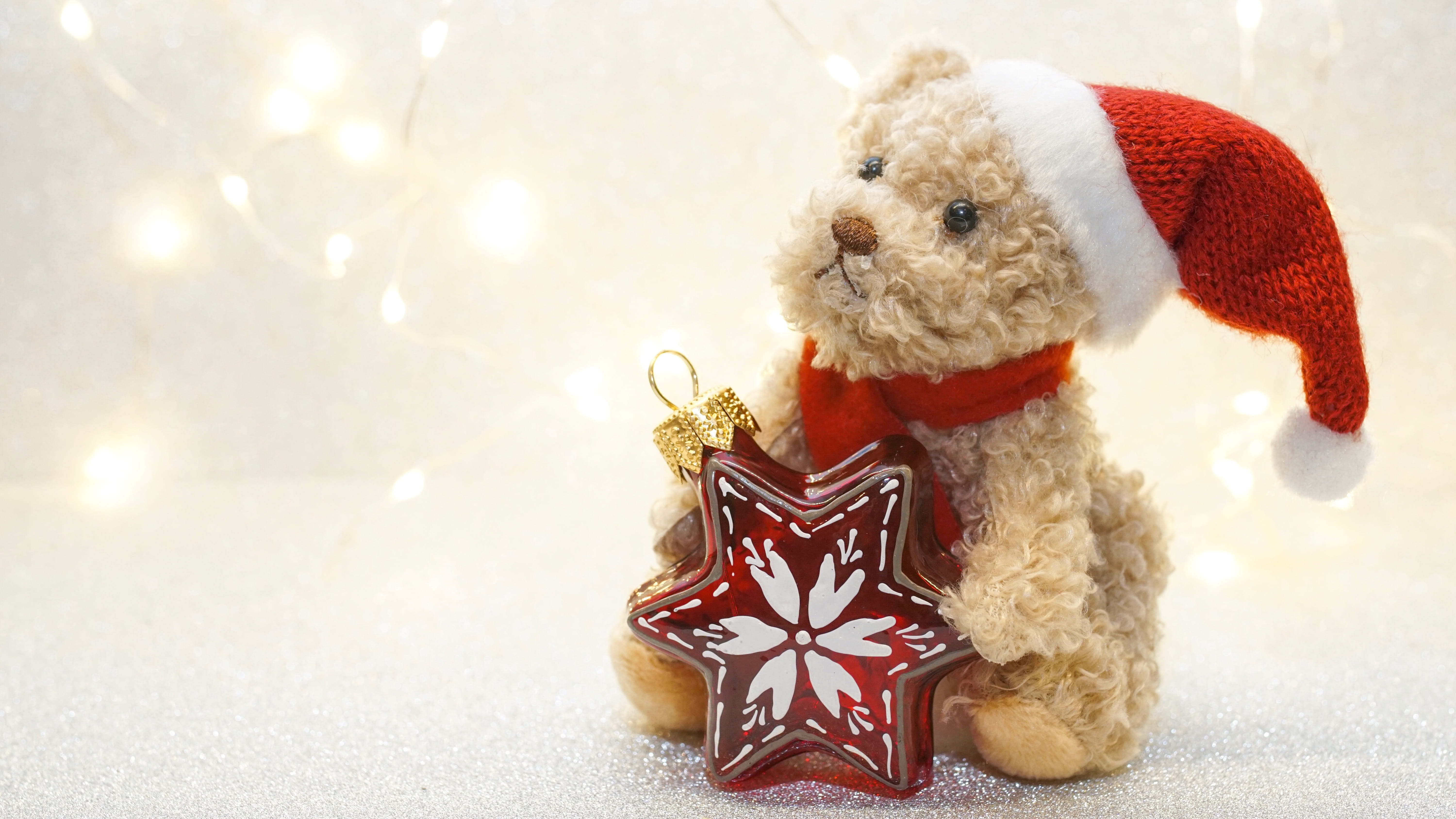 string lights, animal themes, color, christmas, small, clothing, little, star, scarf, celebration, bear, gift, winter, brown, plush, stuffed toy, snow, HD Wallpaper