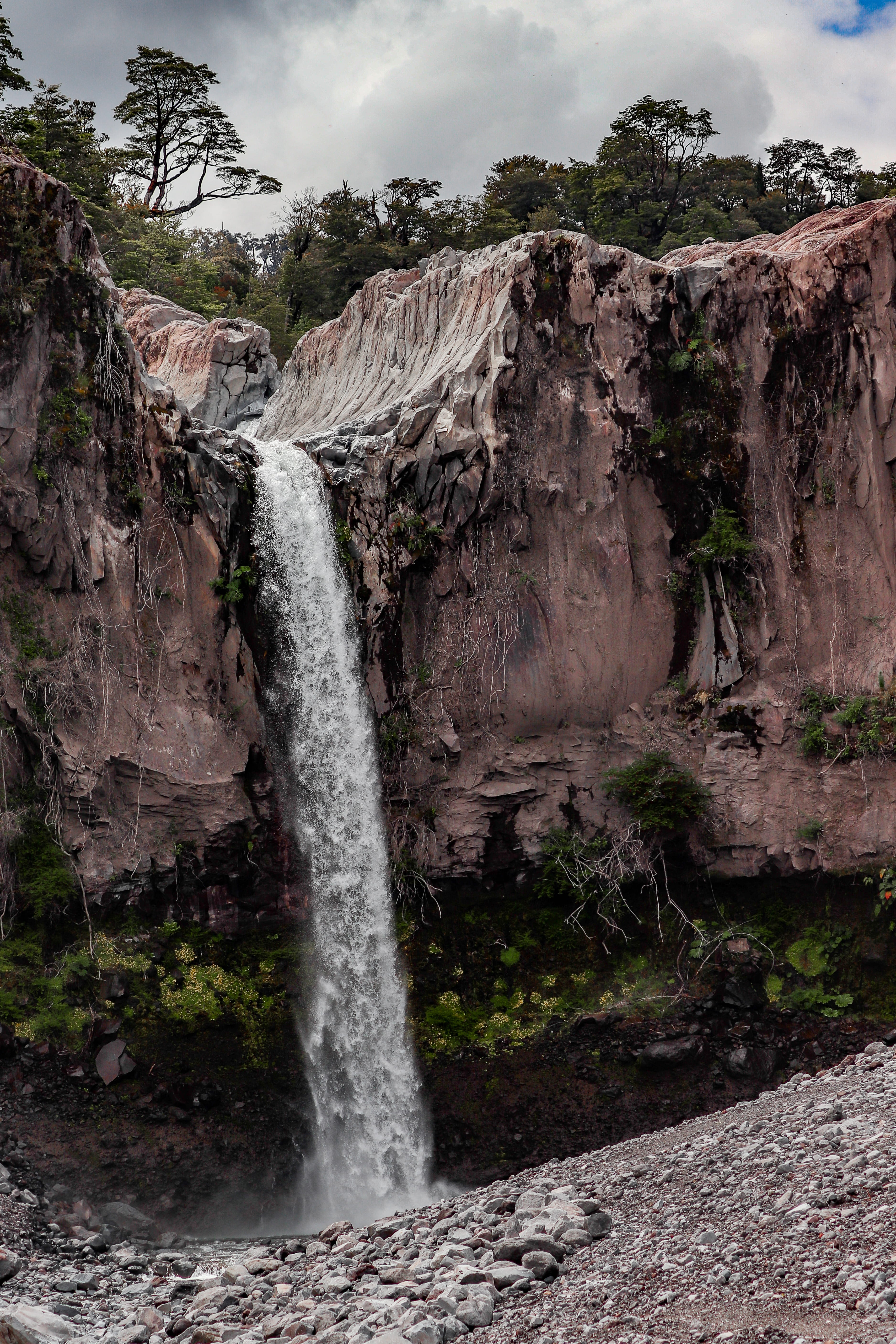 tree, outdoors, rocks, formation, beauty in nature, chile, power, new, solid, 5K, scenics - nature, high, definition, rock, wasserval, flowing water, Phone HD Wallpaper