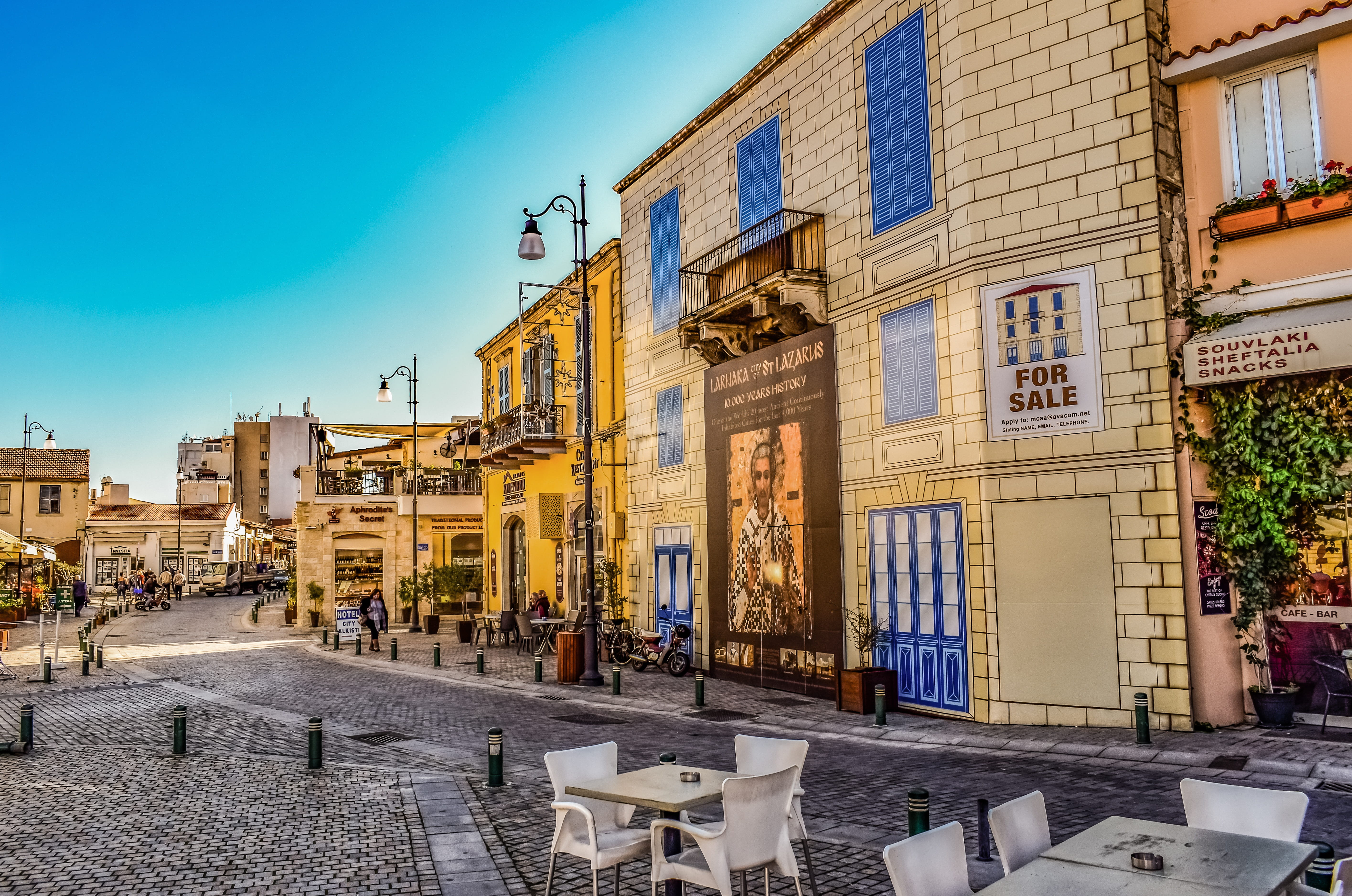clear sky, city, larnaca, sunlight, nature, town, outdoors, downtown, street, sky, cyprus, travel, architecture, cafe, building, city life, incidental people, HD Wallpaper