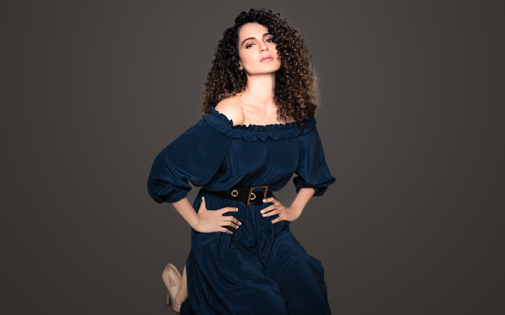 1080P, hair, beautiful woman, women, Kangana, young women, black color, dress, curly hair, studio shot, black background, hairstyle, one person, front view, HD Wallpaper