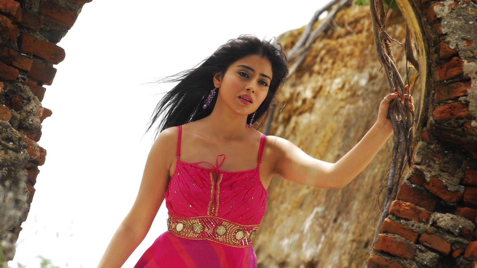 looking at camera, hairstyle, long hair, beautiful woman, smiling, Shriya Saran, hair, women, beauty, young women, leisure activity, young adult, one person, HD Wallpaper