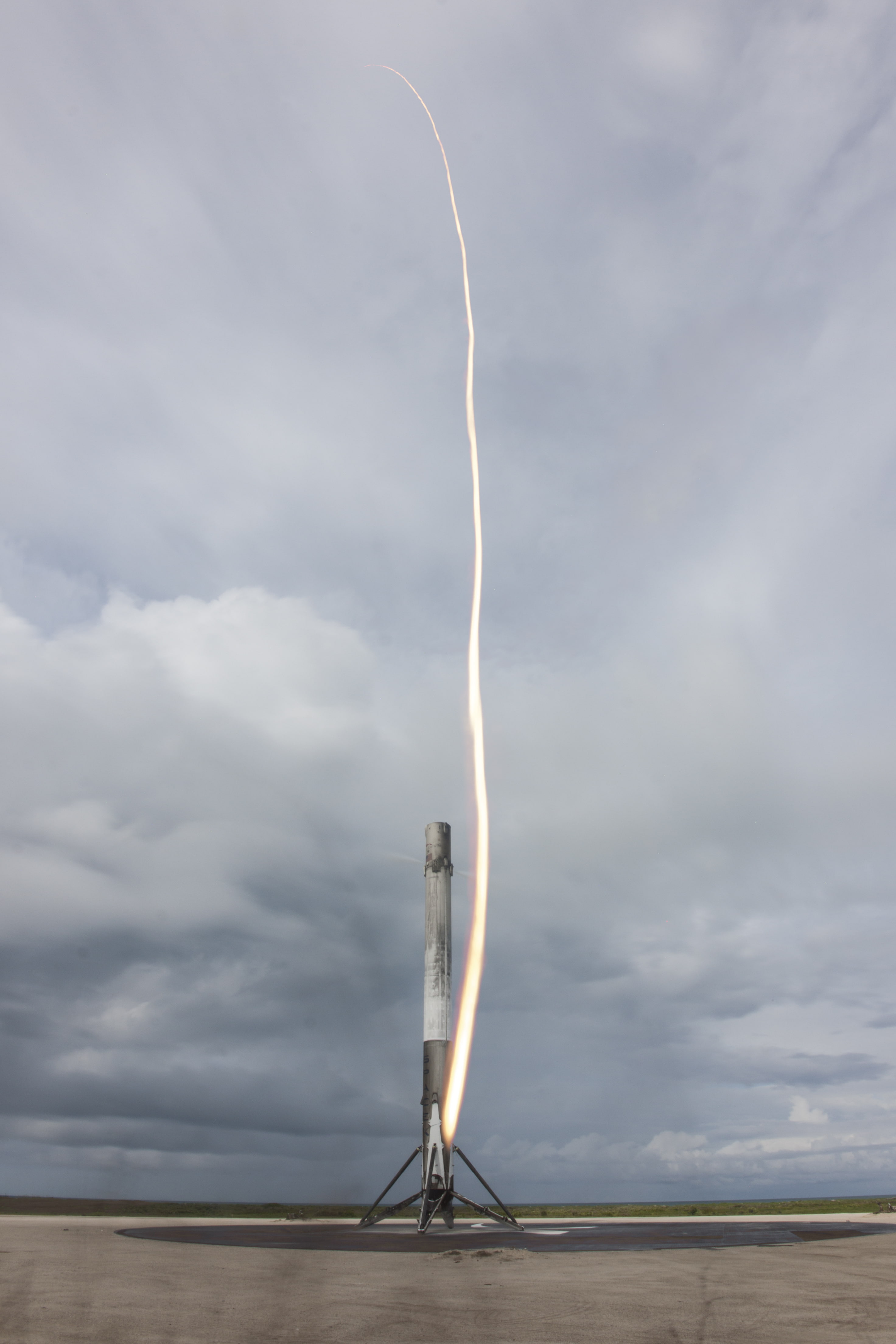 SpaceX, environment, cloud - sky, nature, non-urban scene, sky, no people, wall - building feature, outdoors, 4K, overcast, long exposure, day, wood - material, Phone HD Wallpaper